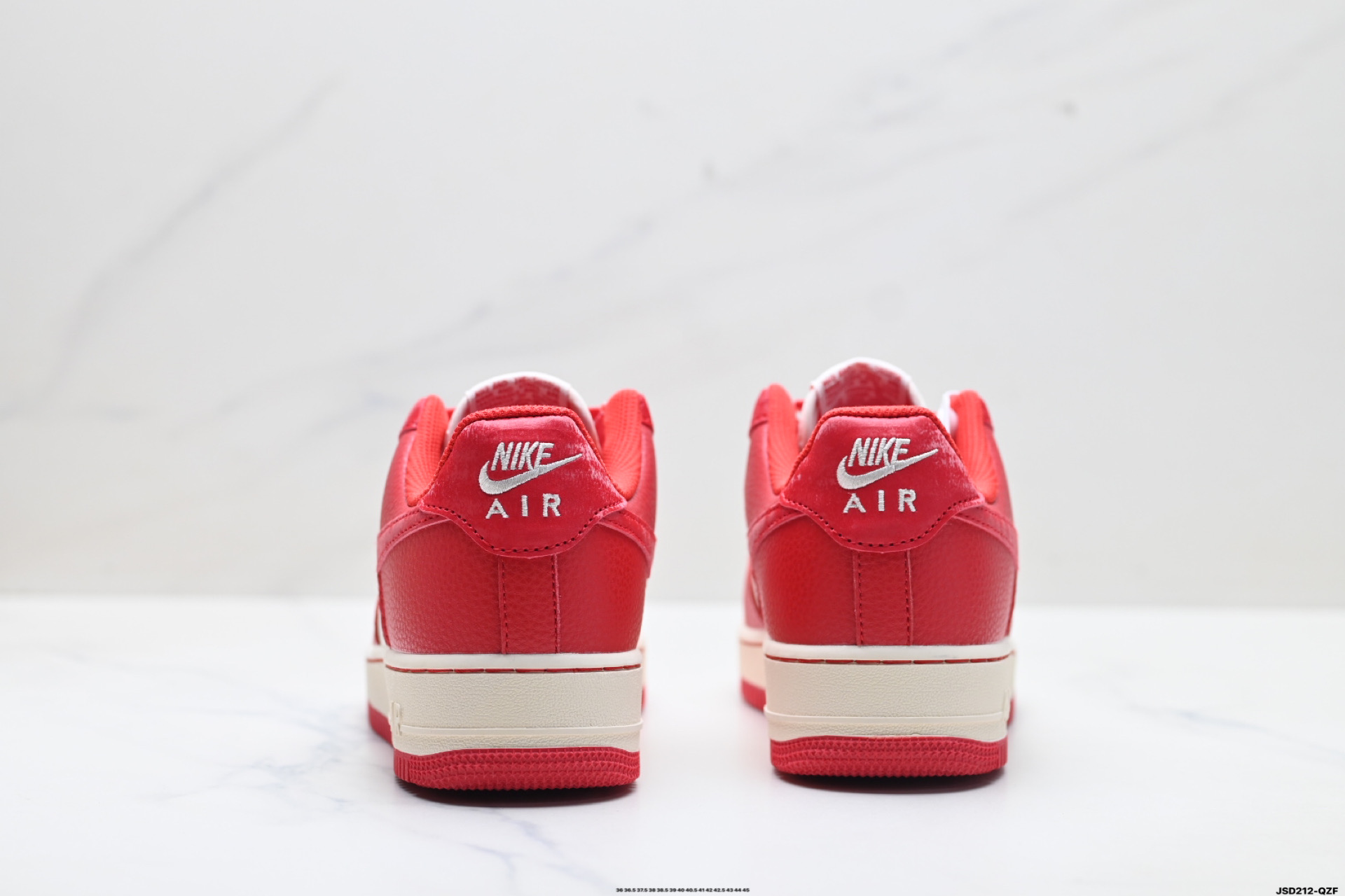 NIKE AIR FORCE 1‘07 IQ1143-100