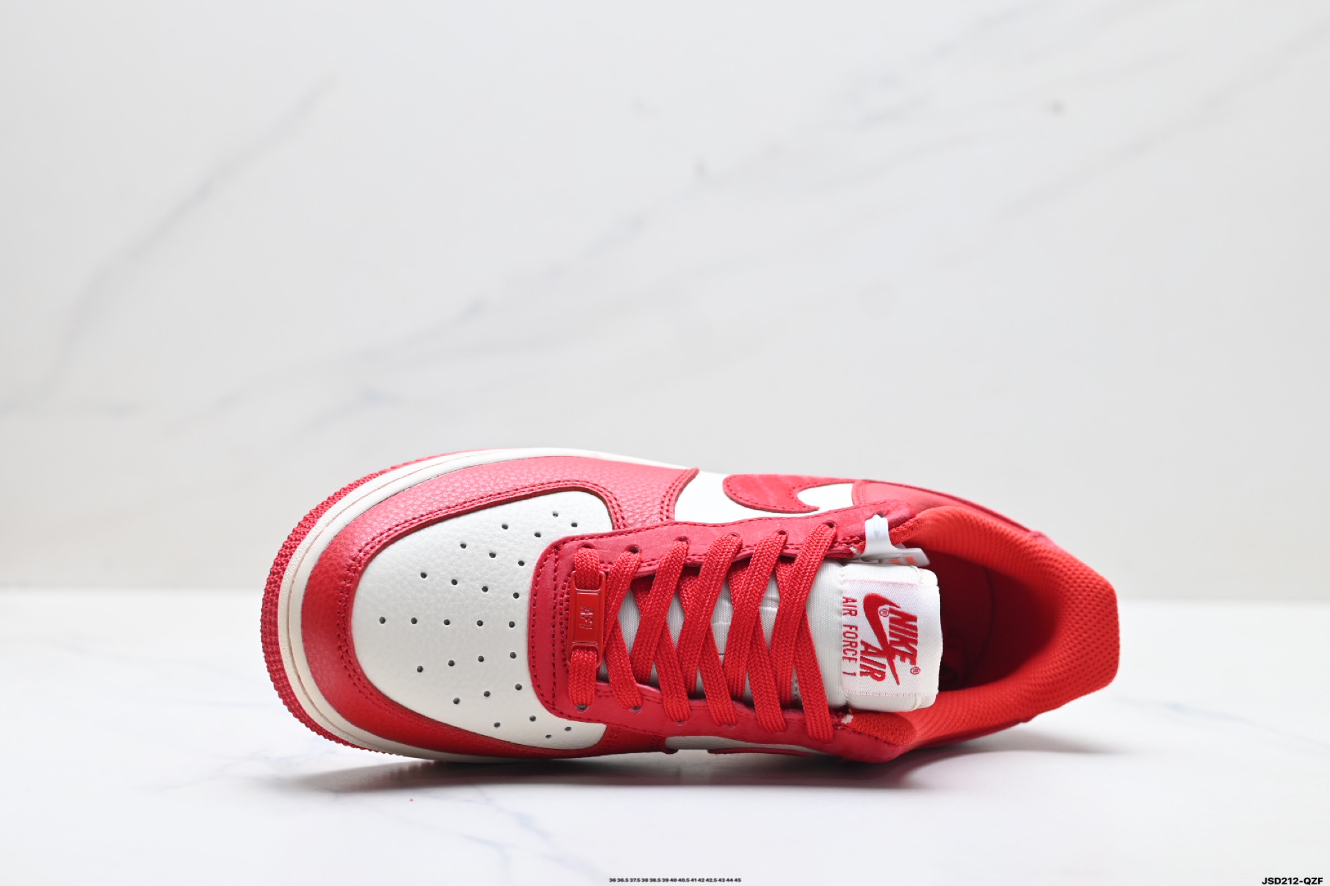 NIKE AIR FORCE 1‘07 IQ1143-100
