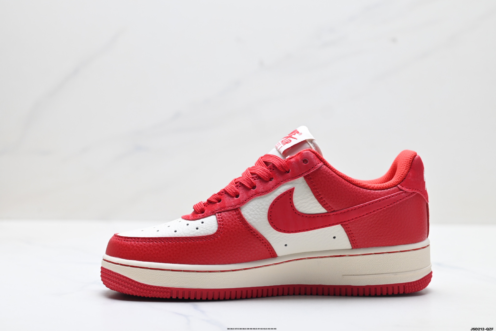 NIKE AIR FORCE 1‘07 IQ1143-100