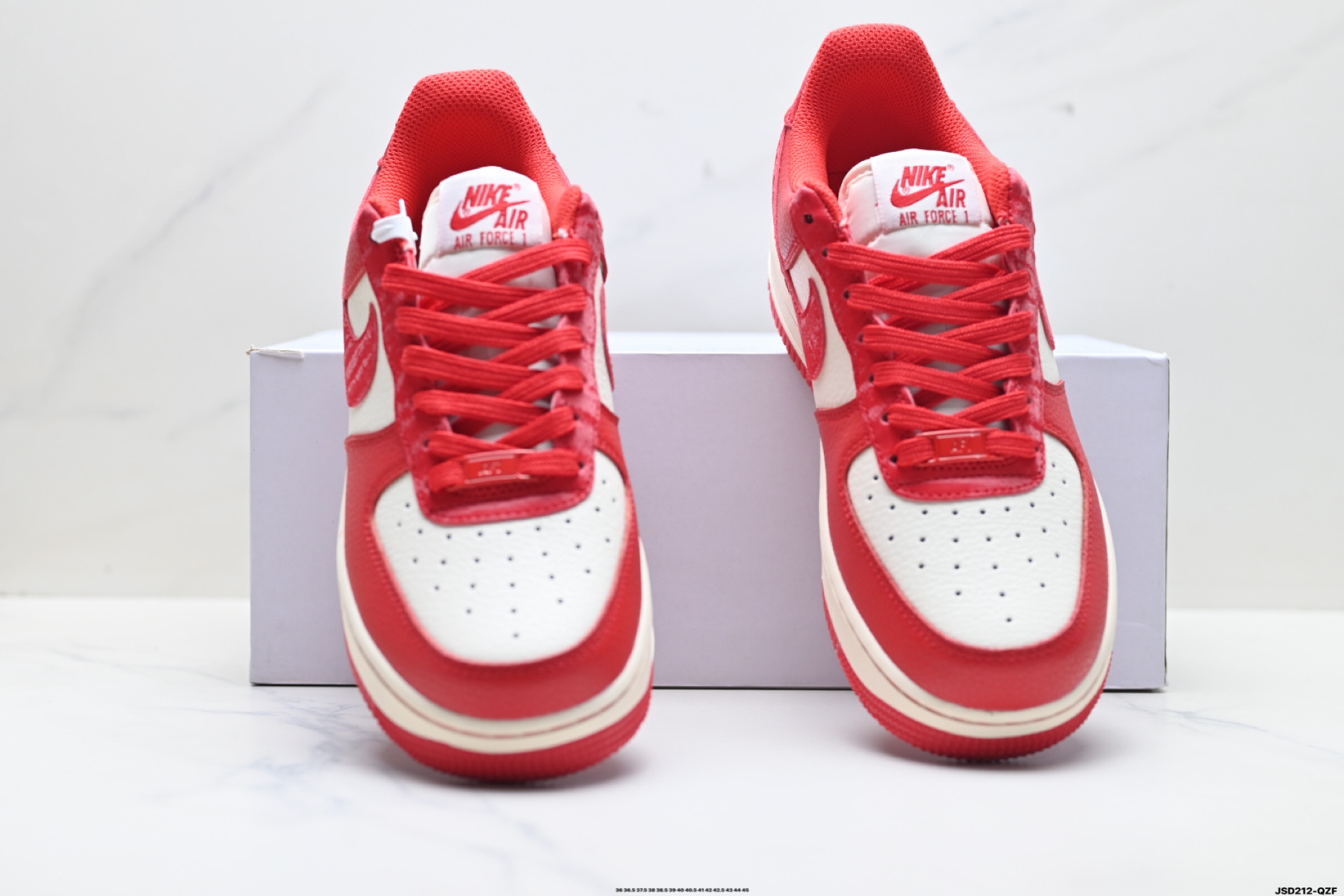 NIKE AIR FORCE 1‘07 IQ1143-100