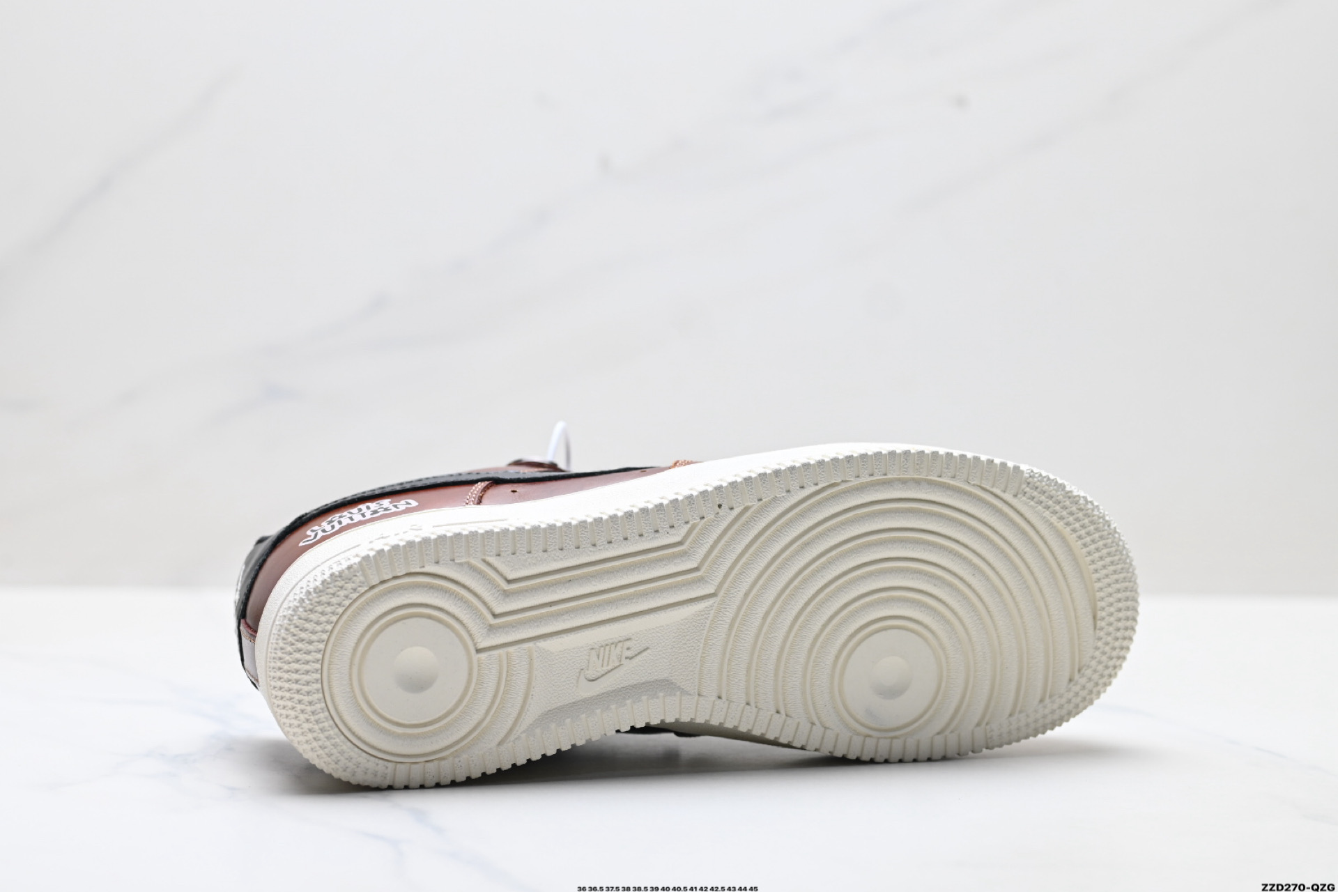 NIKE AIR FORCE 1‘07 LV8 DF0188-120