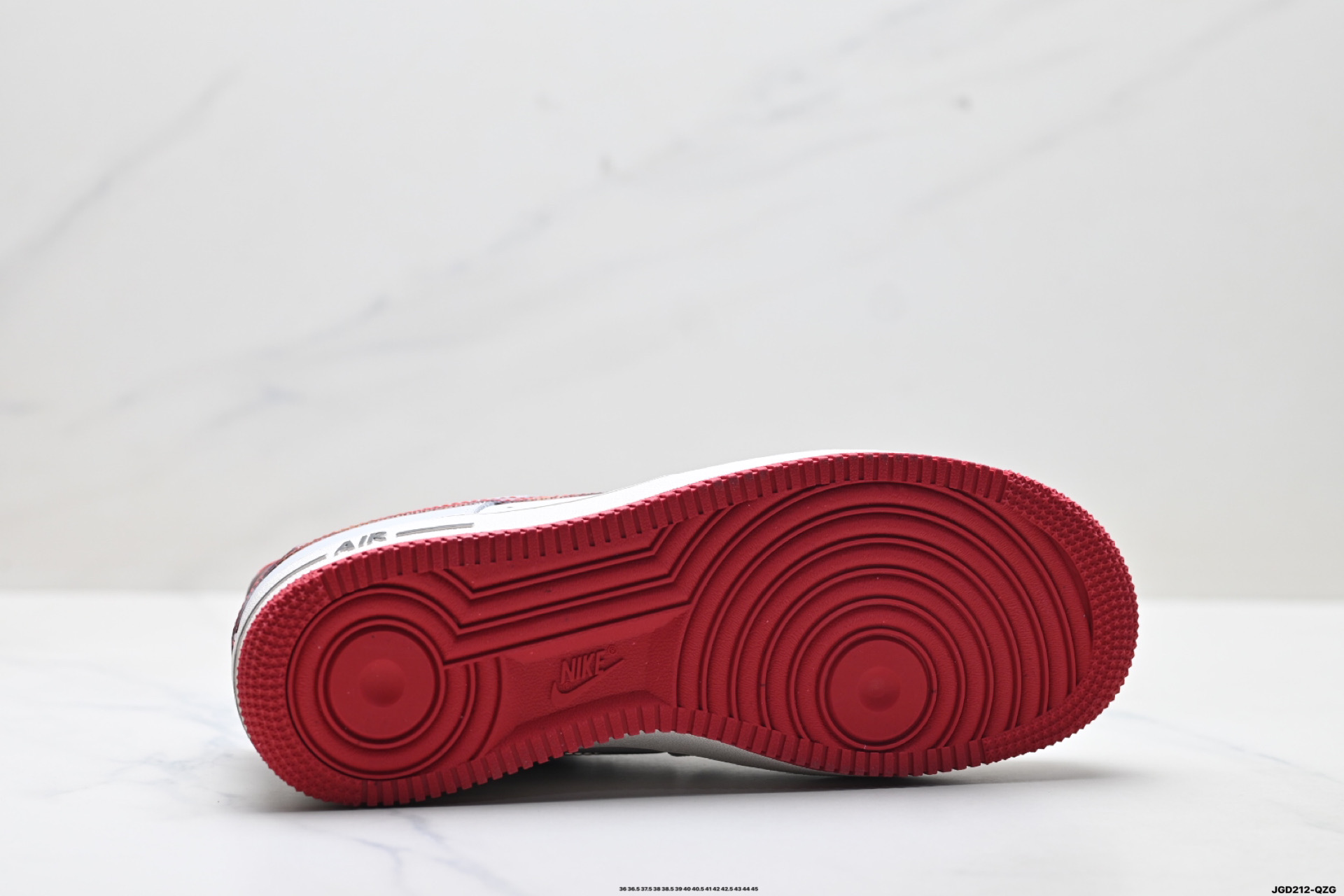 NIKE AIR FORCE 1‘07 lM7380-030 NIKE AIR FORCE 1‘07 lM7380-030
