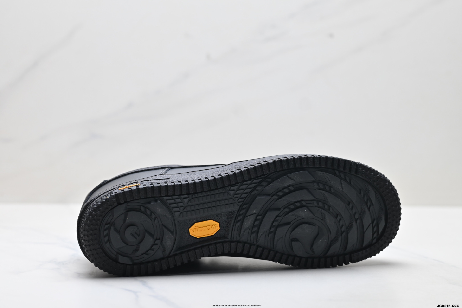 NIKE AIR FORCE 1‘07 HV5953-001 NIKE AIR FORCE 1‘07 HV5953-001