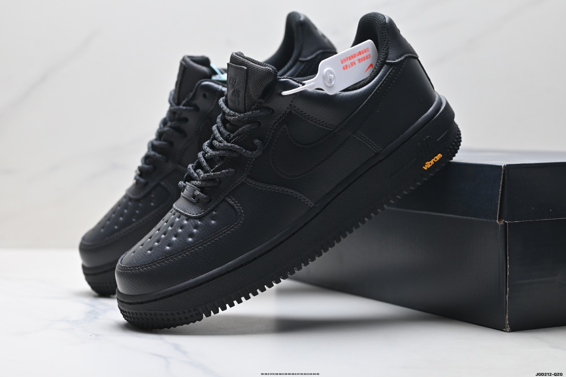 NIKE AIR FORCE 1‘07 HV5953-001 NIKE AIR FORCE 1‘07 HV5953-001