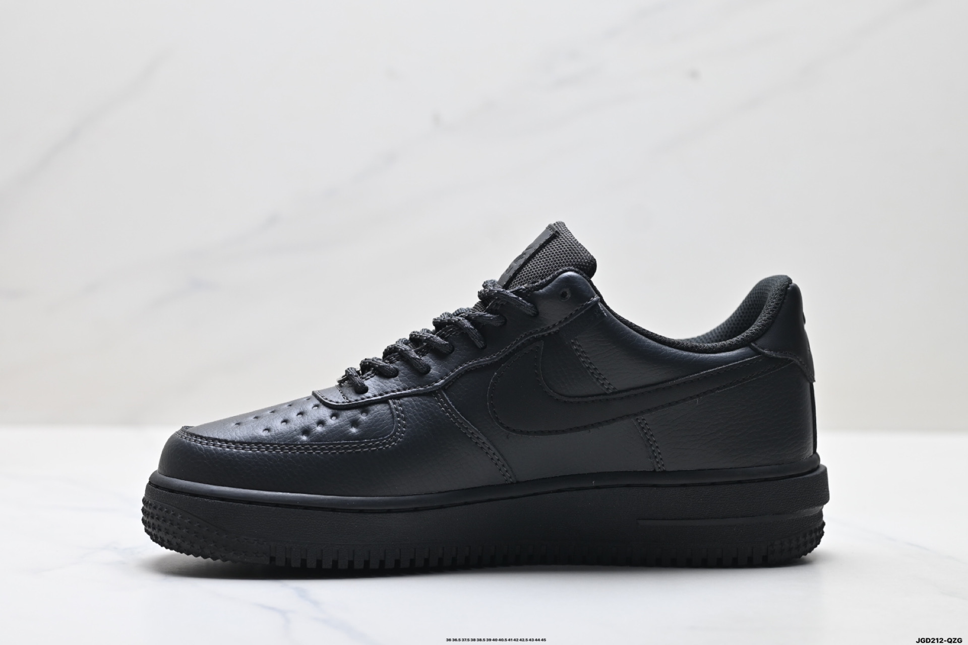 NIKE AIR FORCE 1‘07 HV5953-001 NIKE AIR FORCE 1‘07 HV5953-001