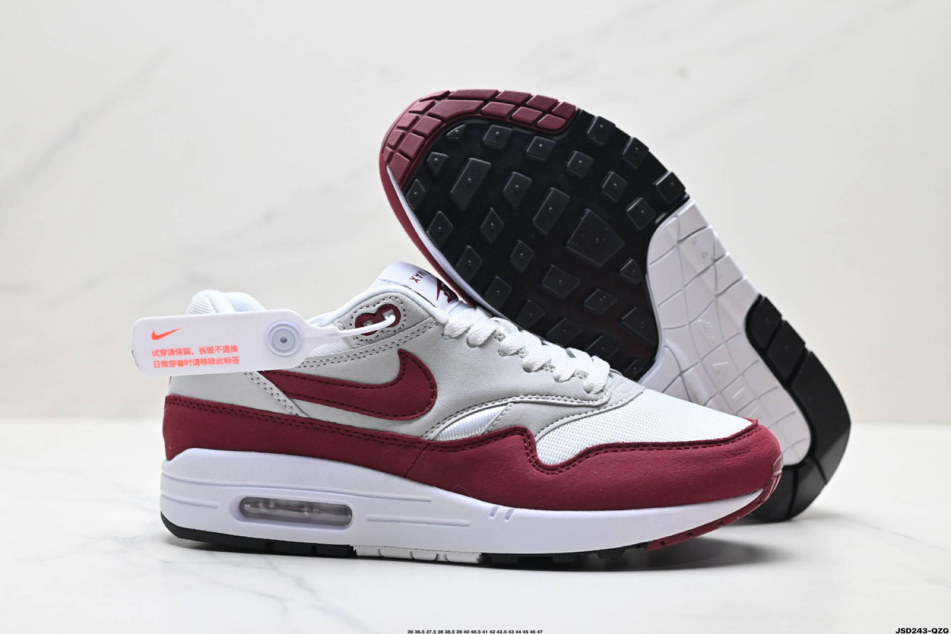 Nike Air Max 1 耐克气垫 缓震 耐磨运动鞋 鞋身材质均选择皮革 IM3906-100 Nike Air Max 1 耐克气垫 缓震 耐磨运动鞋 鞋身材质均选择皮革 IM3906-100