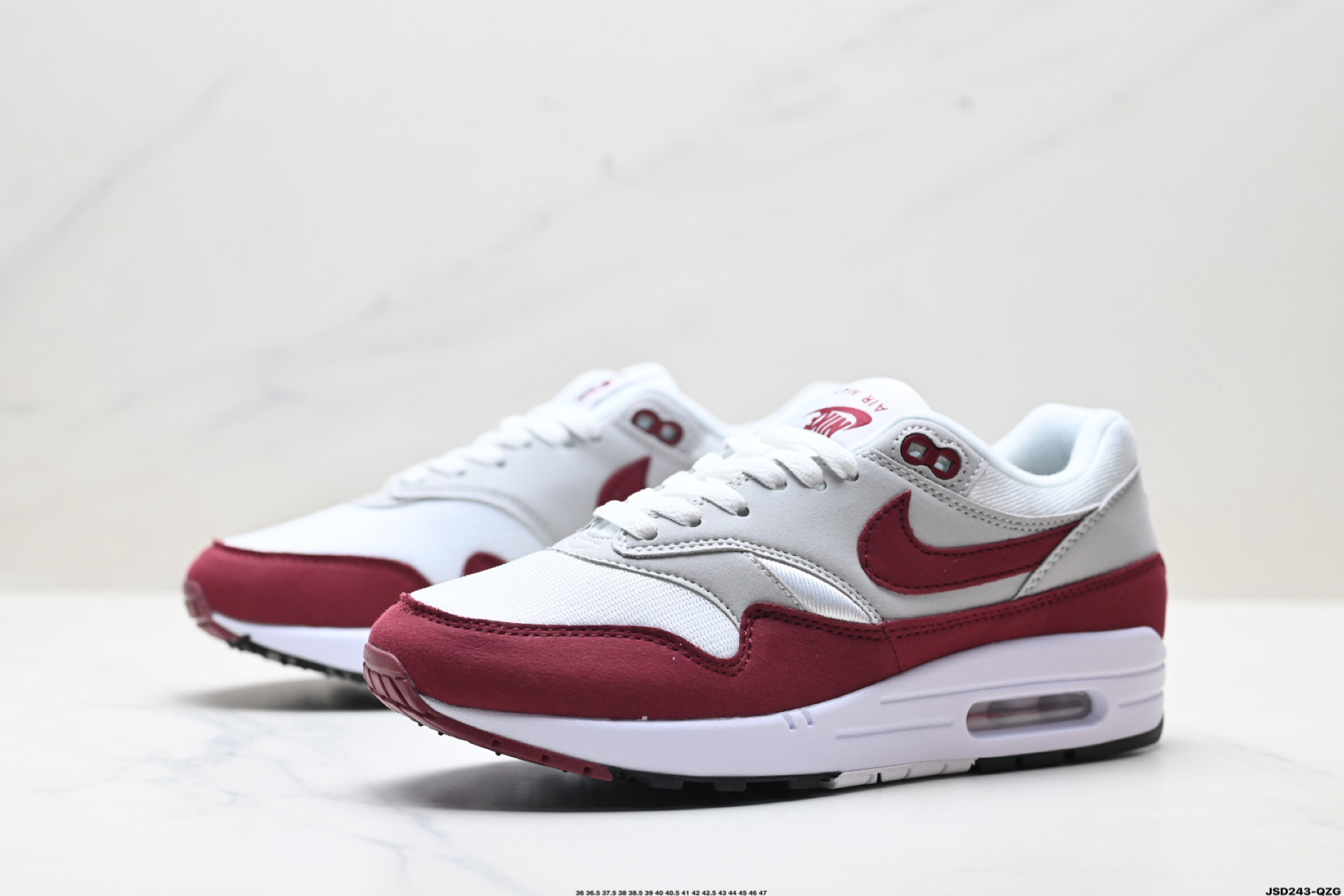 Nike Air Max 1 耐克气垫 缓震 耐磨运动鞋 鞋身材质均选择皮革 IM3906-100 Nike Air Max 1 耐克气垫 缓震 耐磨运动鞋 鞋身材质均选择皮革 IM3906-100