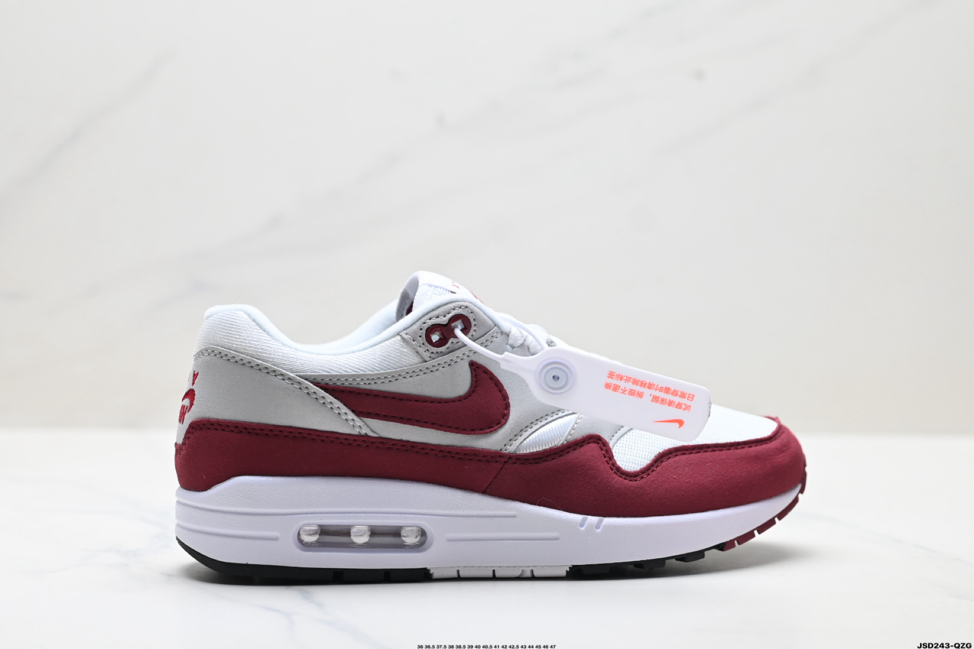 Nike Air Max 1 耐克气垫 缓震 耐磨运动鞋 鞋身材质均选择皮革 IM3906-100 Nike Air Max 1 耐克气垫 缓震 耐磨运动鞋 鞋身材质均选择皮革 IM3906-100