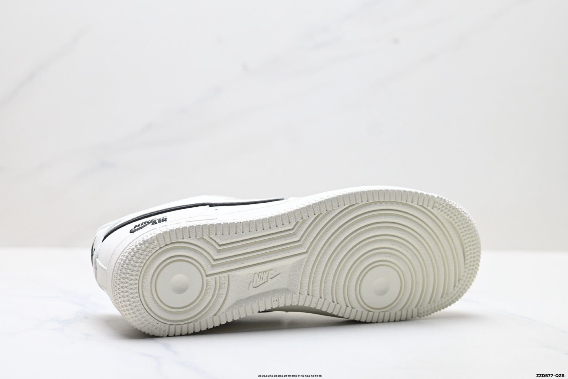 270 NIKE AIR FORCE 1‘07 CS5288-051