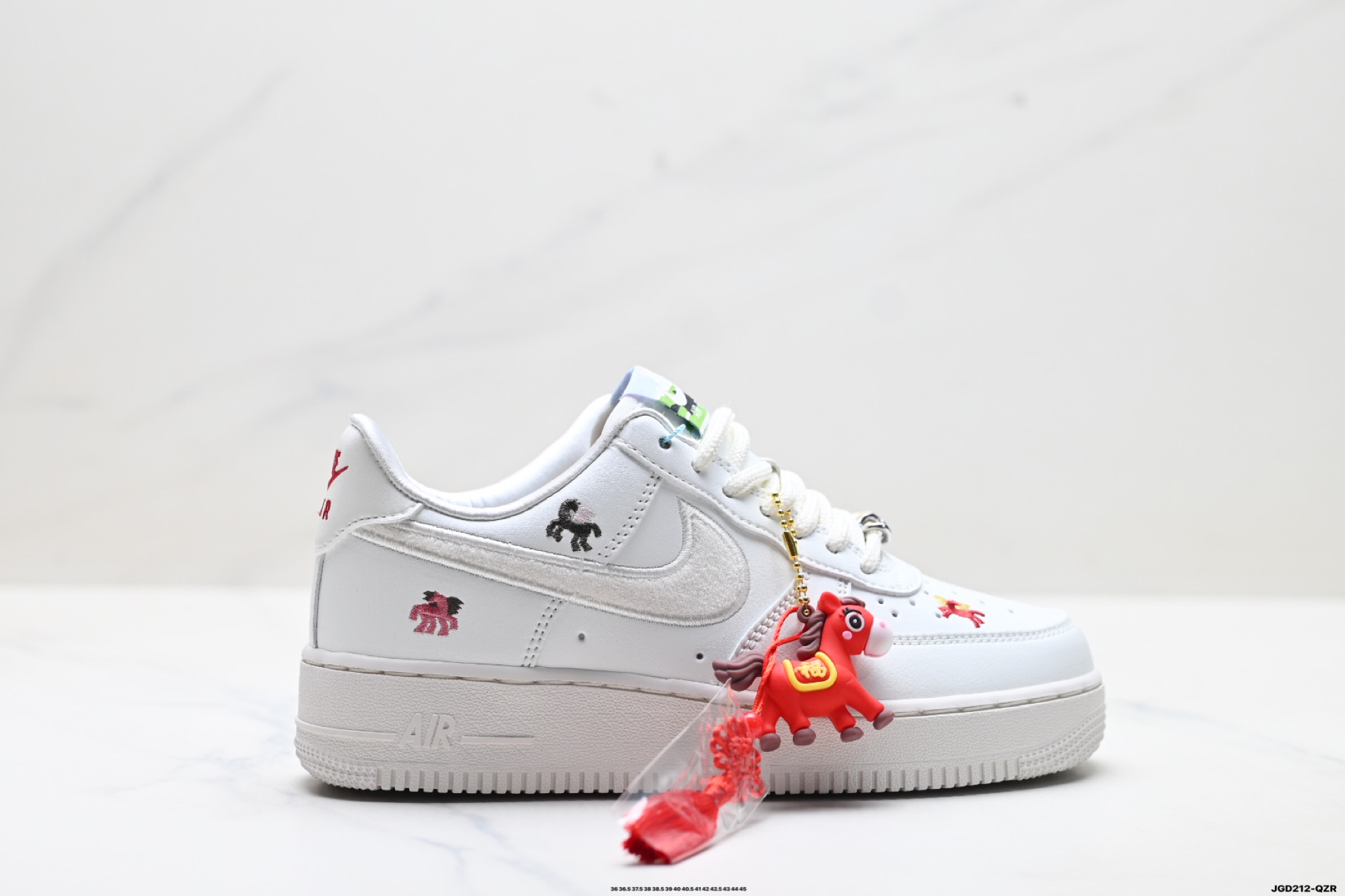 NIKE AIR FORCE 1‘07 IQ1143-100 NIKE AIR FORCE 1‘07 IQ1143-100