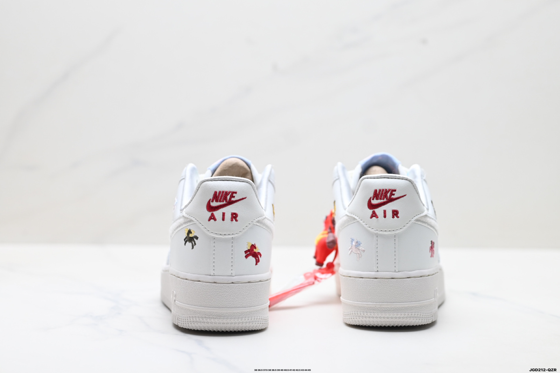 NIKE AIR FORCE 1‘07 IQ1143-100 NIKE AIR FORCE 1‘07 IQ1143-100