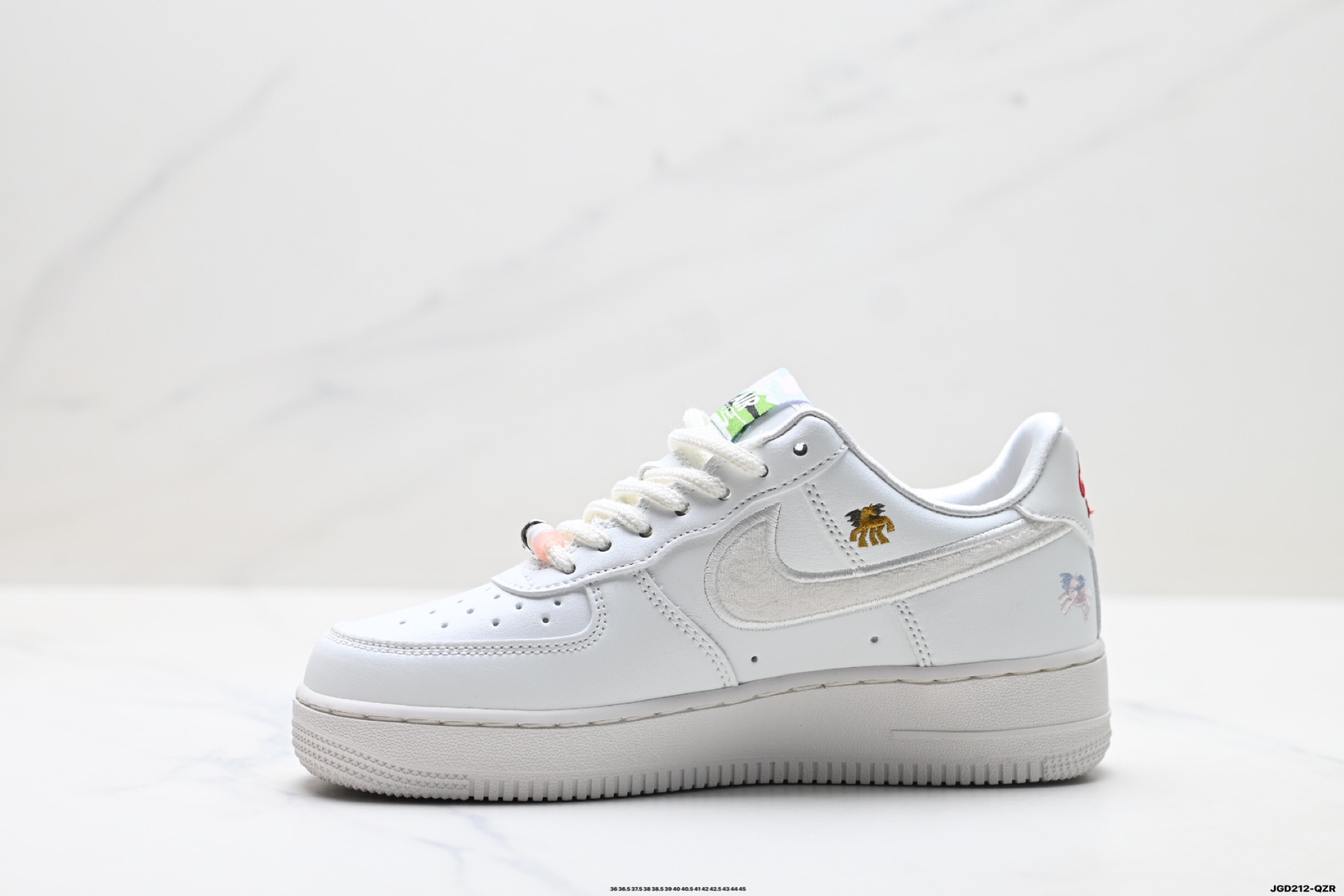 NIKE AIR FORCE 1‘07 IQ1143-100 NIKE AIR FORCE 1‘07 IQ1143-100