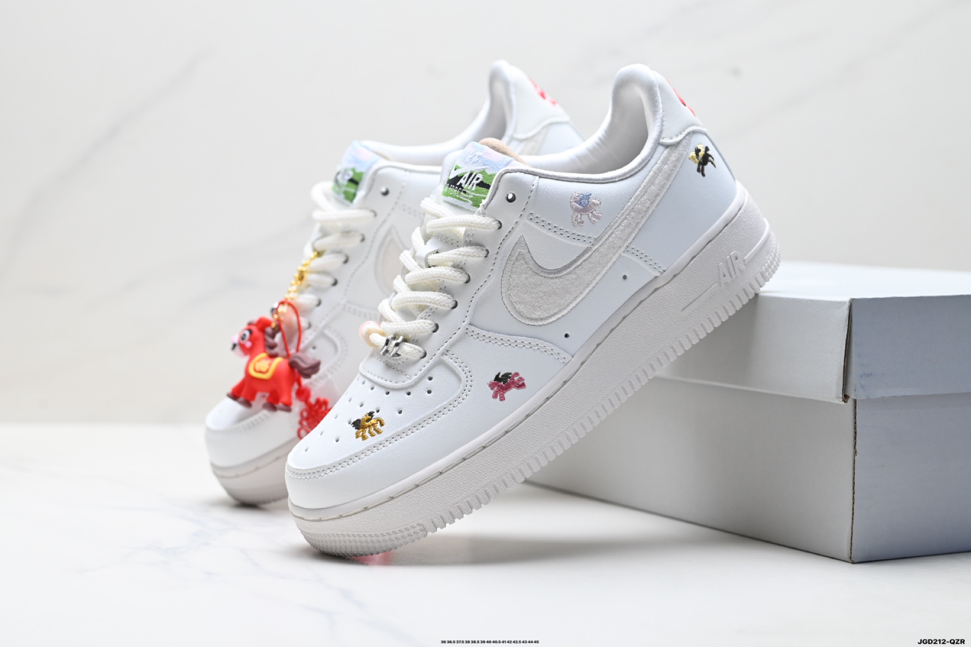 NIKE AIR FORCE 1‘07 IQ1143-100 NIKE AIR FORCE 1‘07 IQ1143-100
