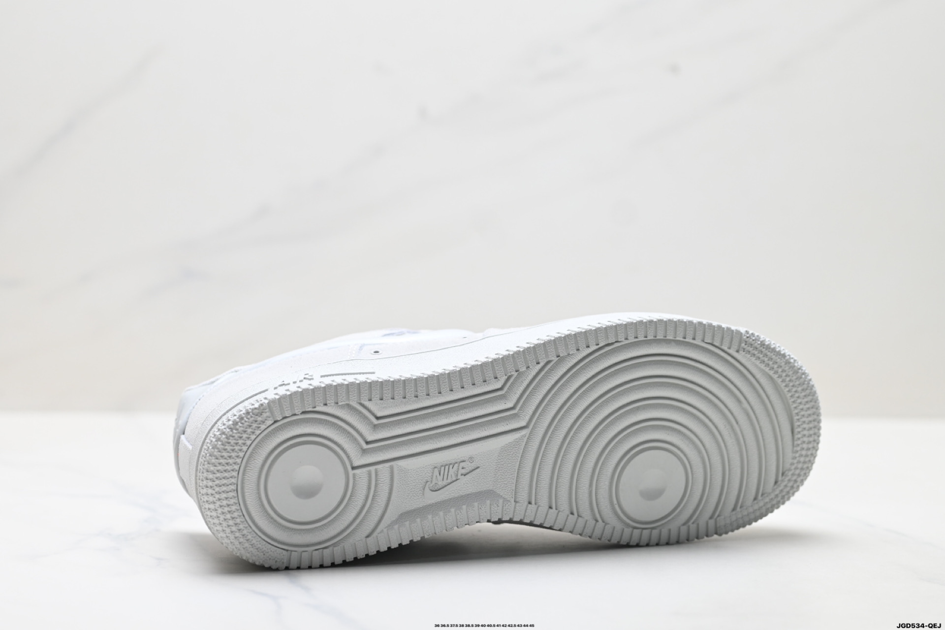 NIKE AIR FORCE 1‘07 HV4406-001 NIKE AIR FORCE 1‘07 HV4406-001