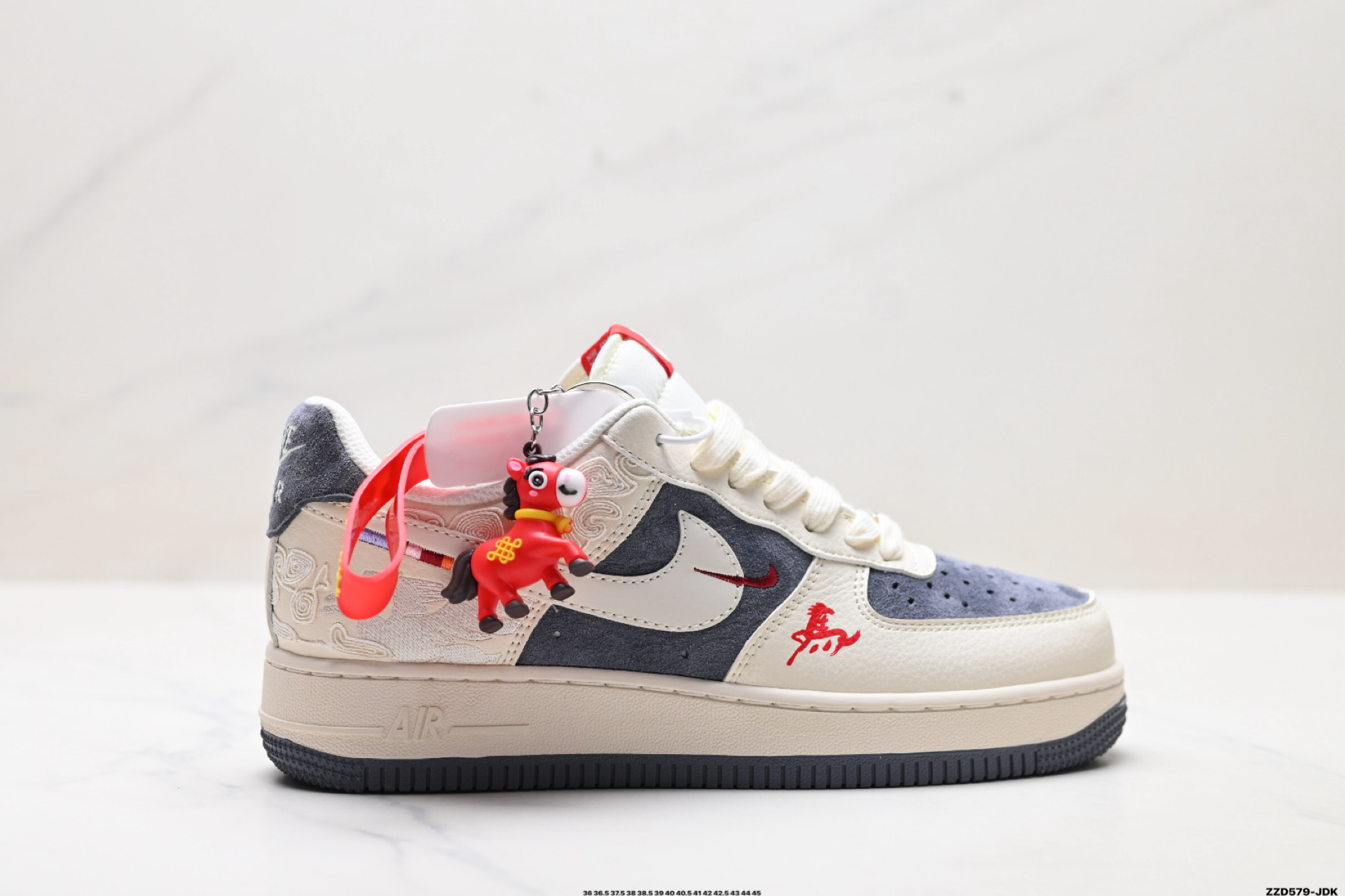 NIKE AIR FORCE 1‘07 LV8 SD6868-139