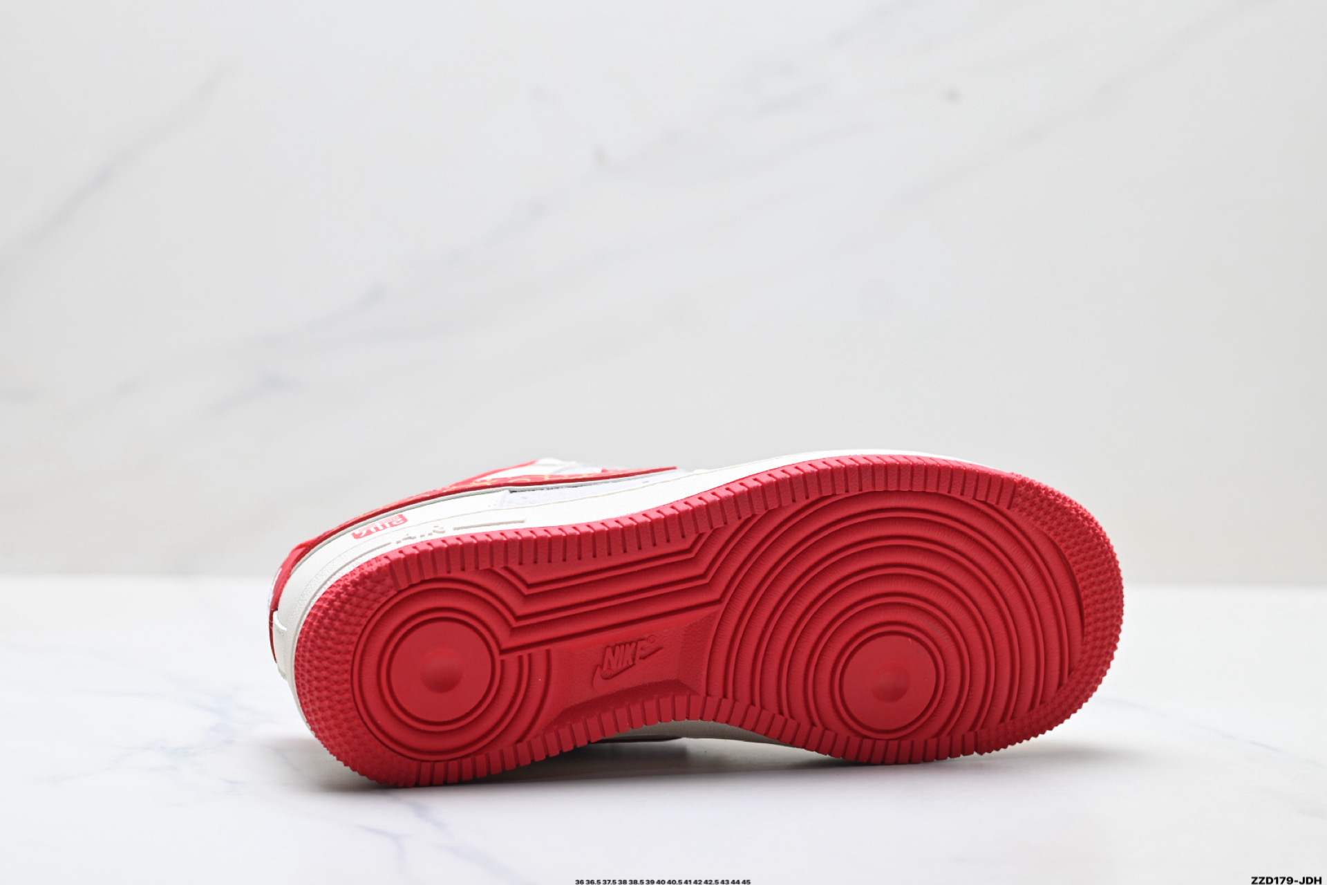 NIKE AIR FORCE 1‘07 LV8 HT5088-613