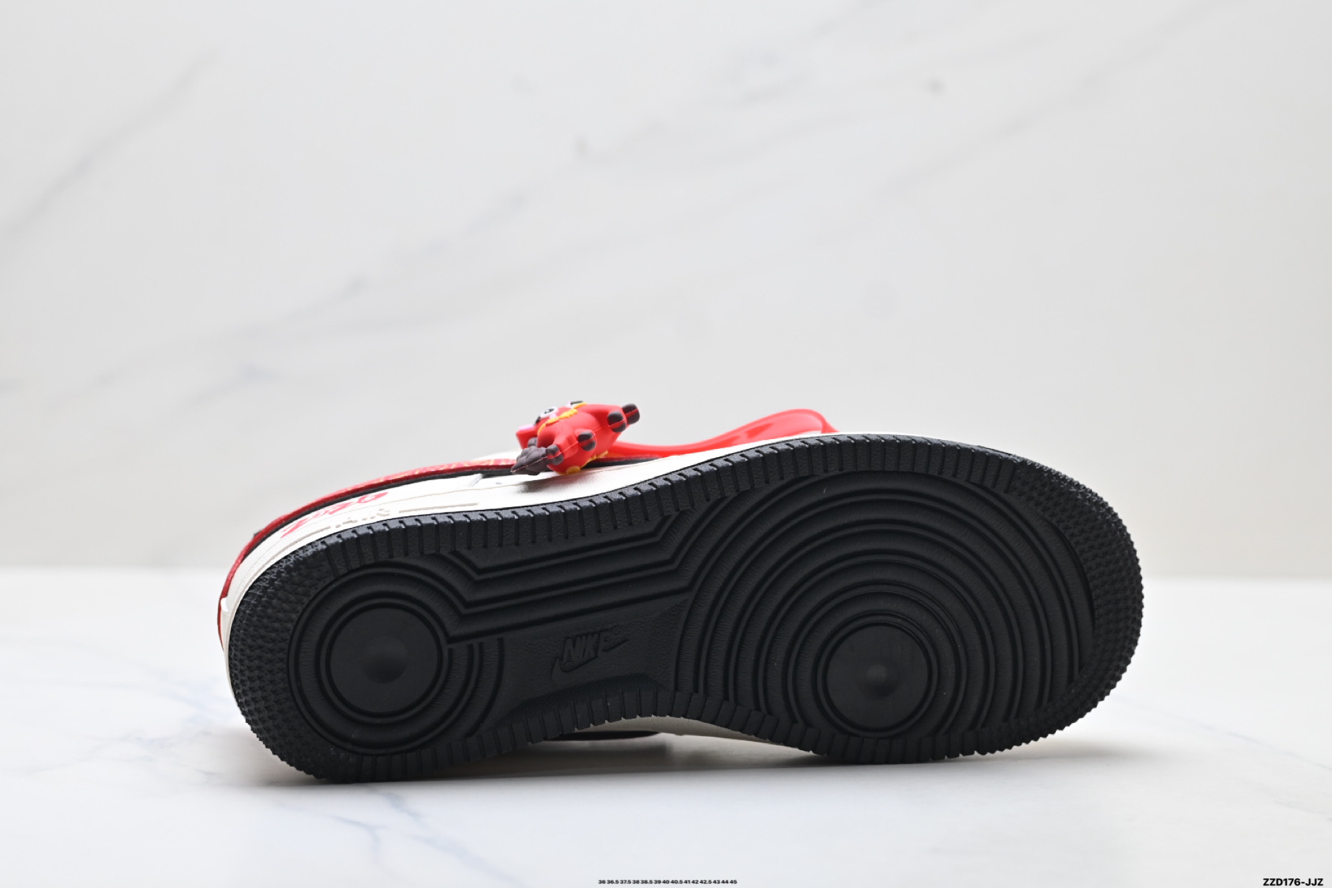 NIKE AIR FORCE 1‘07 LV8 MZ9588-819