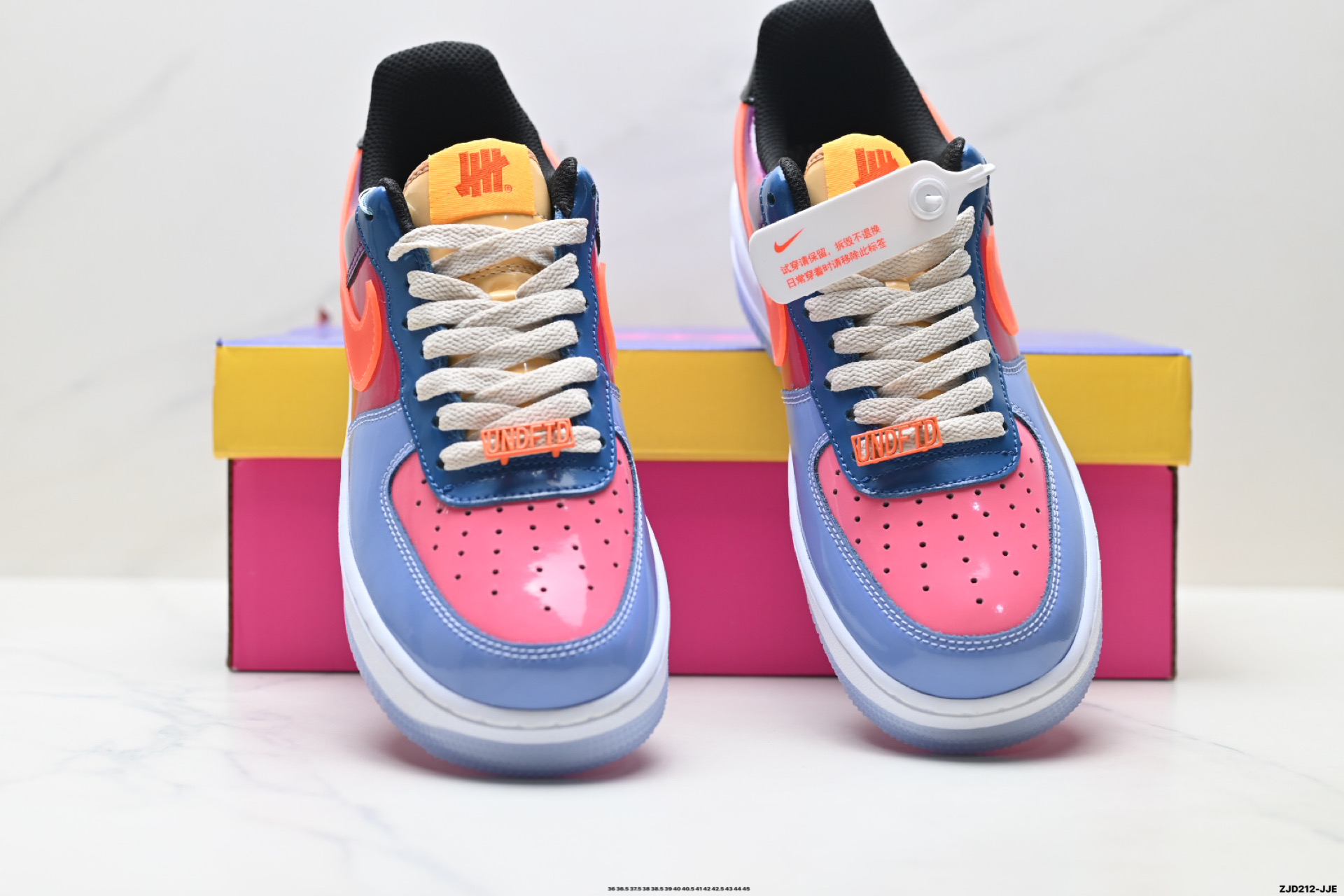 NIKE AIR FORCE 1‘07 LV8 DV5255-400