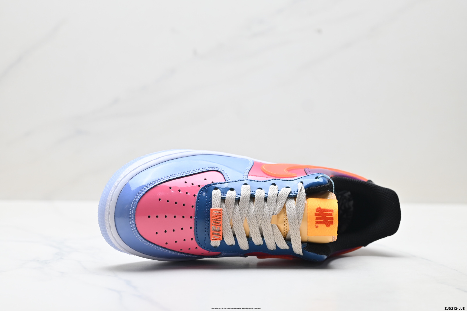NIKE AIR FORCE 1‘07 LV8 DV5255-400