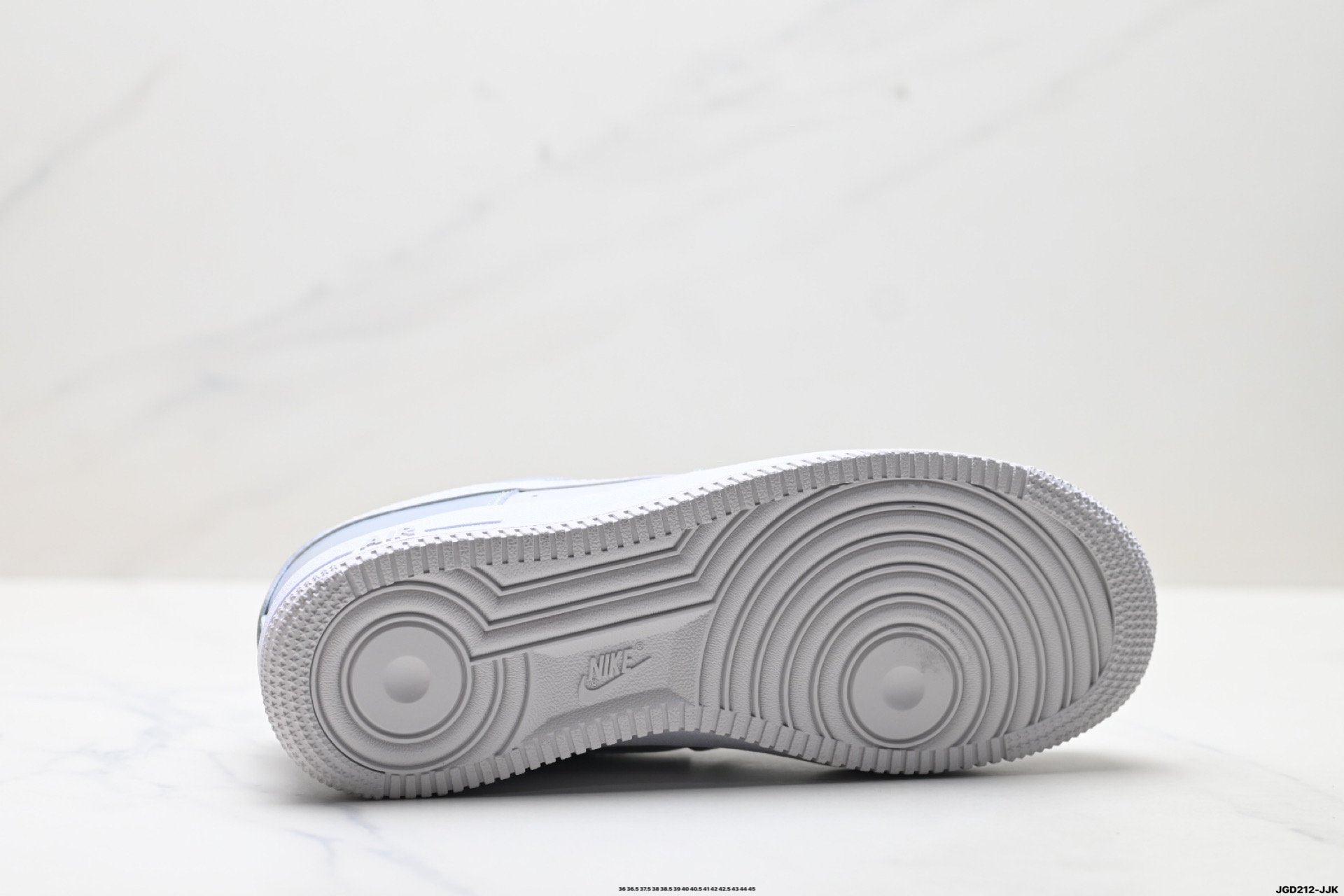 NIKE AIR FORCE 1‘07 HV9405-001