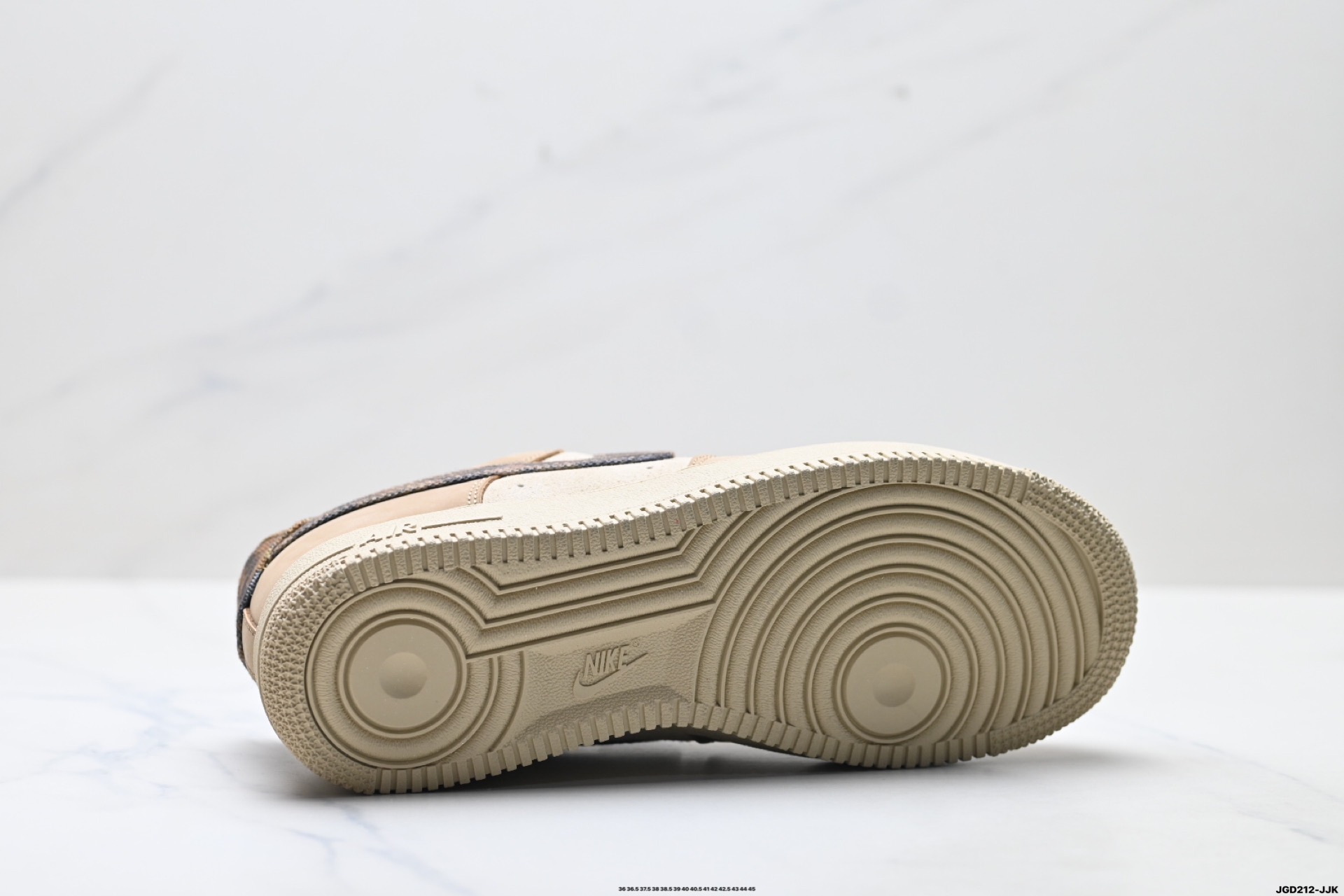 NIKE AIR FORCE 1‘07 lO9803-200