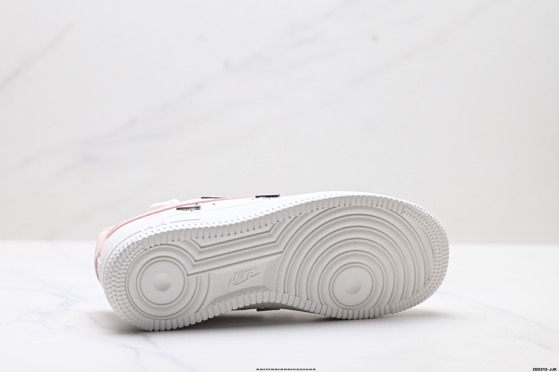 NIKE AIR FORCE 1‘07 LV8 FV8110-181