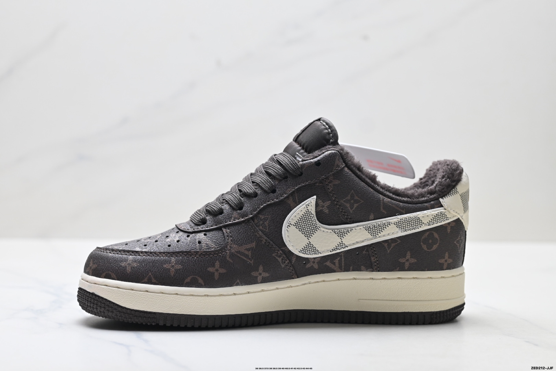 280 NIKE AIR FORCE 1‘07 LV8 XL1979-136