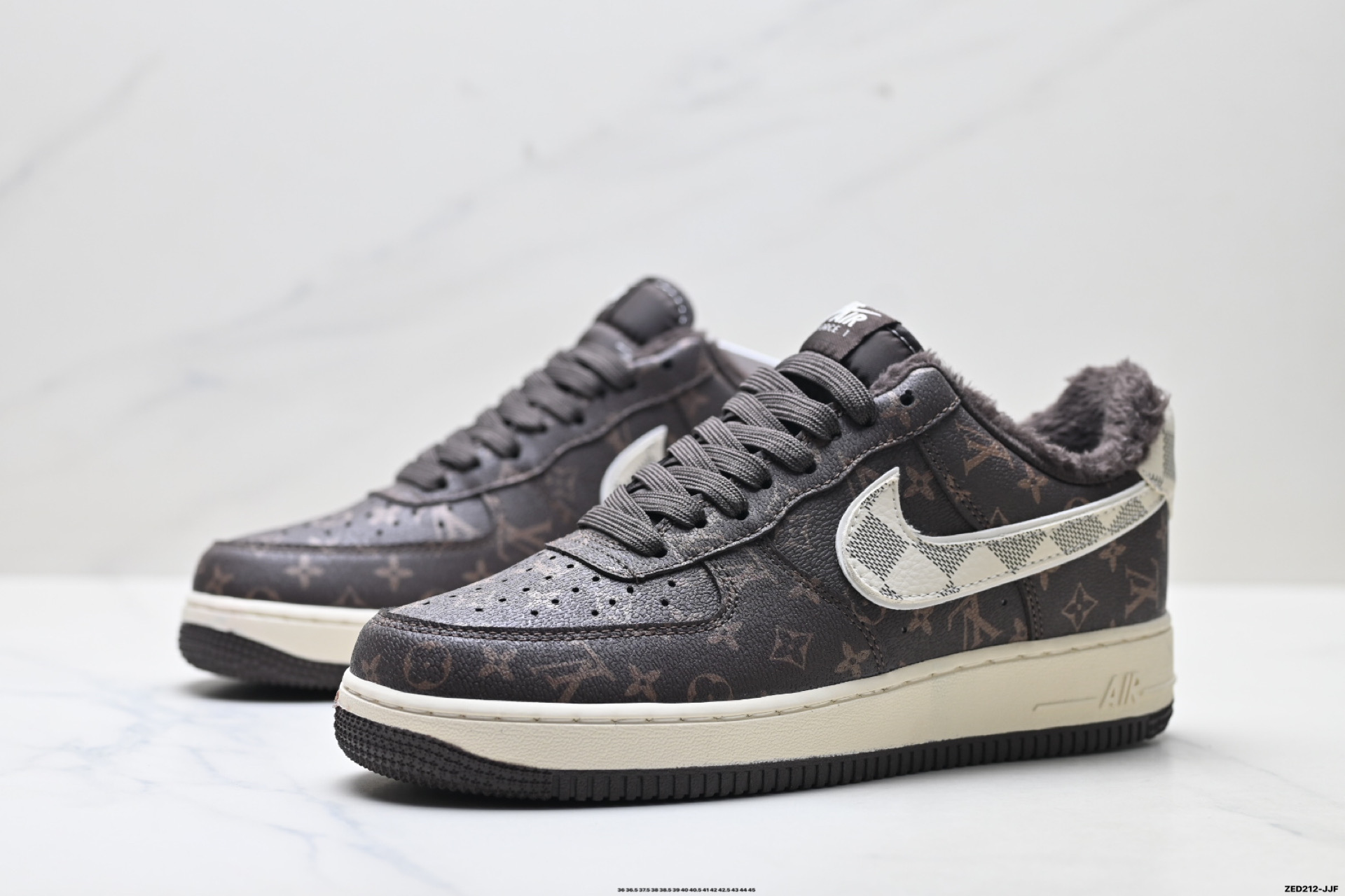 280 NIKE AIR FORCE 1‘07 LV8 XL1979-136