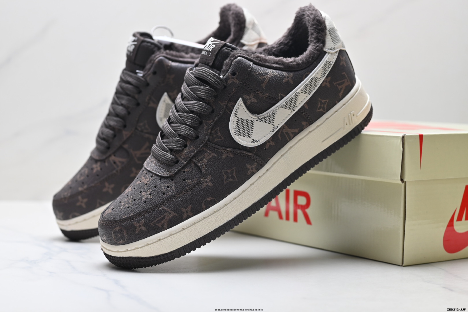 280 NIKE AIR FORCE 1‘07 LV8 XL1979-136