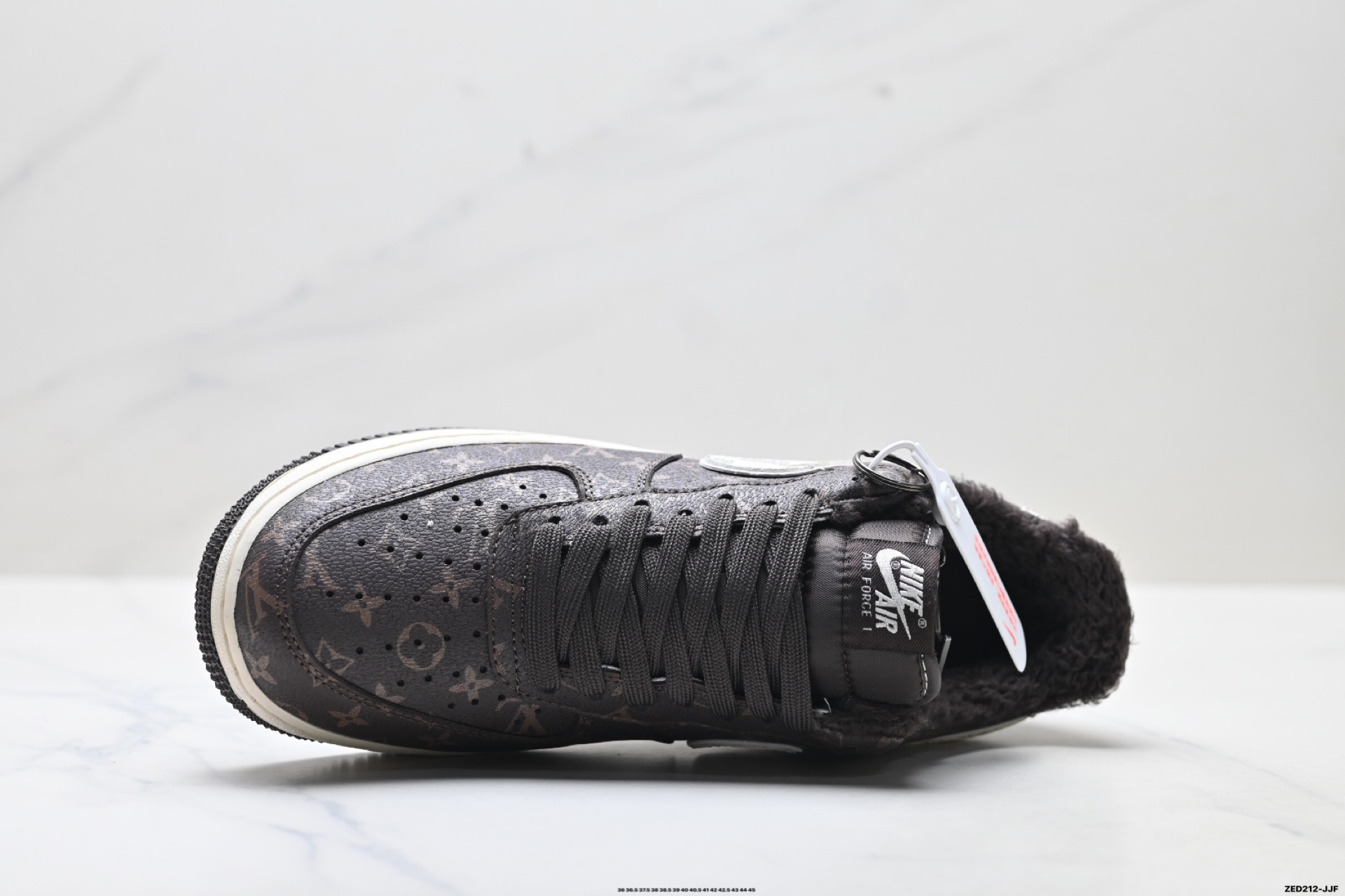 280 NIKE AIR FORCE 1‘07 LV8 XL1979-136