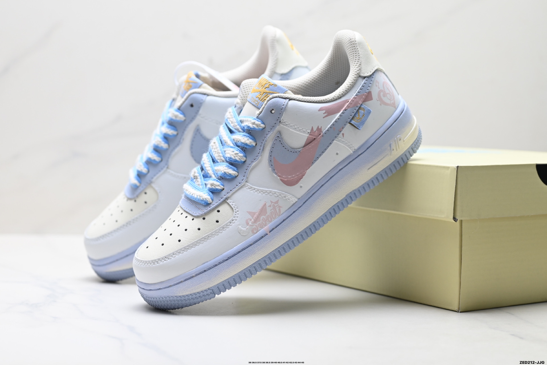 NIKE AIR FORCE 1‘07 LV8 DB3301-171 NIKE AIR FORCE 1‘07 LV8 DB3301-171