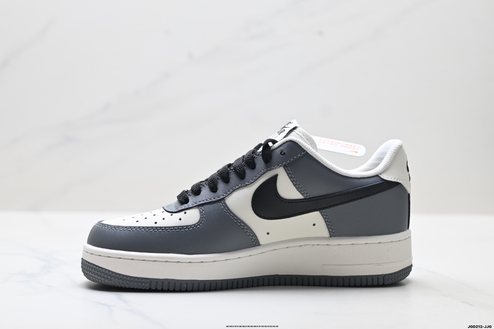 NIKE AIR FORCE 1‘07 FD9063-100 NIKE AIR FORCE 1‘07 FD9063-100