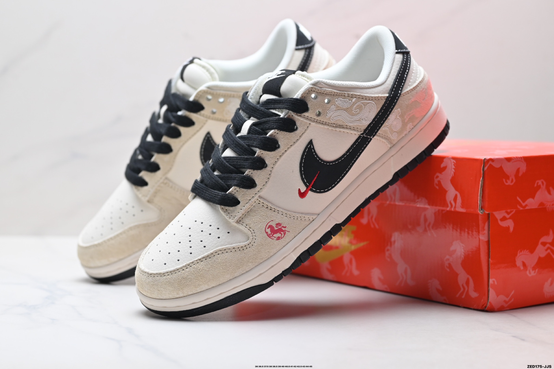 280 Nike Dunk Low Retro ‘DIY高端定制’耐克 低帮休闲运动板鞋 ZH2598-802-Chinese UA Cheap High Quatity Brand Clothes Bags handbags Sneakers wholesale wholesaler seller from China Factory suppliers Fashion Clothing Shoes best Quality Beautiful Price 280 Nike Dunk Low Retro ‘DIY高端定制’耐克 低帮休闲运动板鞋 ZH2598-802