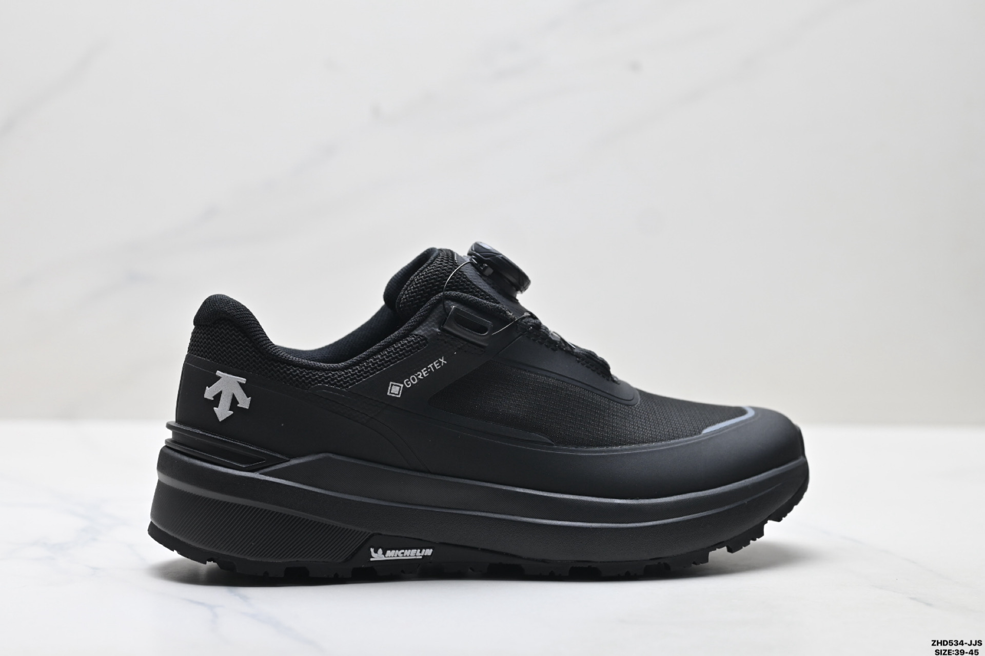 330 纯原迪桑特DESCENTE BOA DUALIS都市通勤 GORE-TEX 时尚舒适 防滑耐磨 时尚休闲运动覆盖防水男子越野跑鞋 D4431LSN19-Chinese UA Cheap High Quatity Brand Clothes Bags handbags Sneakers wholesale wholesaler seller from China Factory suppliers Fashion Clothing Shoes best Quality Beautiful Price 330 纯原迪桑特DESCENTE BOA DUALIS都市通勤 GORE-TEX 时尚舒适 防滑耐磨 时尚休闲运动覆盖防水男子越野跑鞋 D4431LSN19