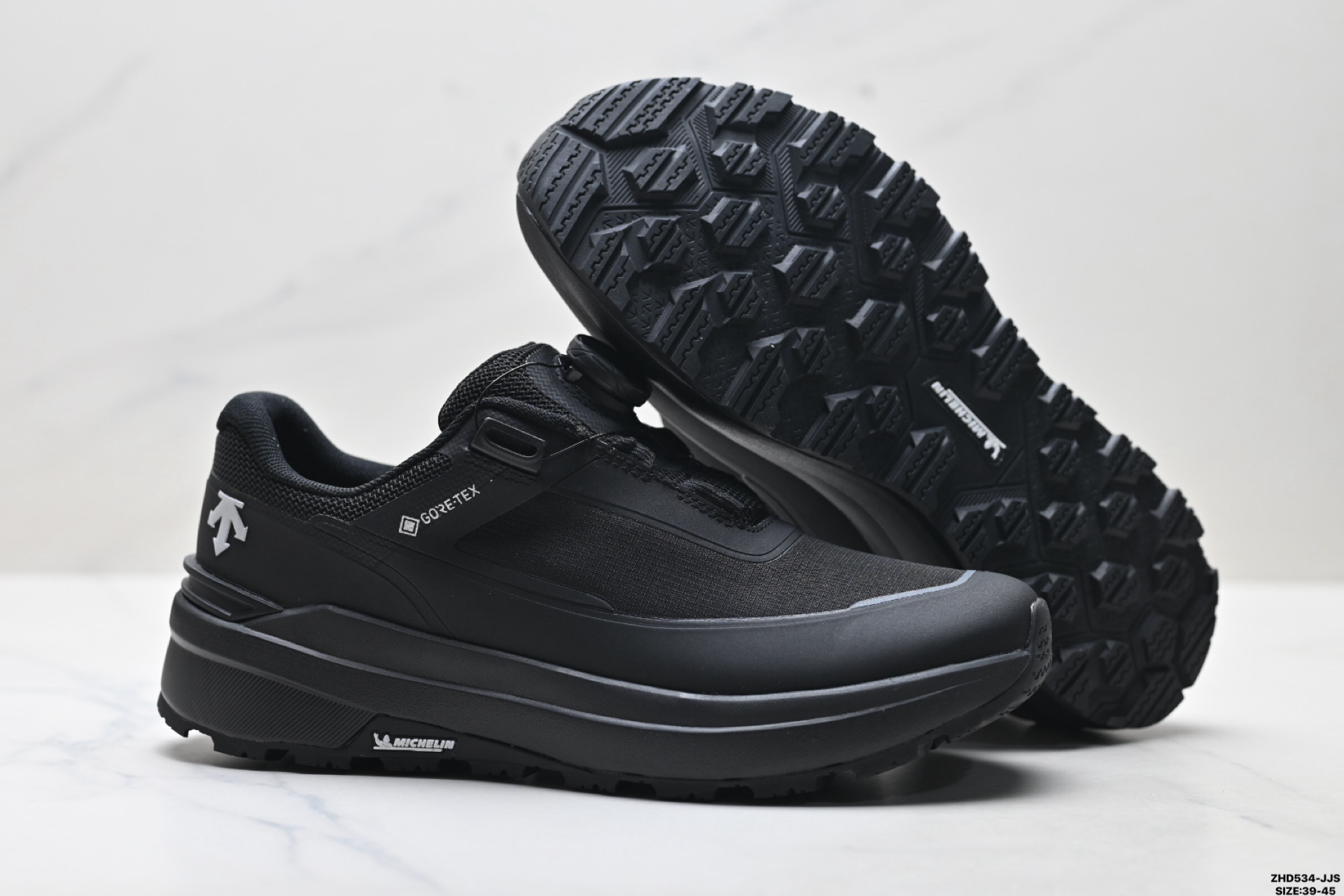 330 纯原迪桑特DESCENTE BOA DUALIS都市通勤 GORE-TEX 时尚舒适 防滑耐磨 时尚休闲运动覆盖防水男子越野跑鞋 D4431LSN19-Chinese UA Cheap High Quatity Brand Clothes Bags handbags Sneakers wholesale wholesaler seller from China Factory suppliers Fashion Clothing Shoes best Quality Beautiful Price 330 纯原迪桑特DESCENTE BOA DUALIS都市通勤 GORE-TEX 时尚舒适 防滑耐磨 时尚休闲运动覆盖防水男子越野跑鞋 D4431LSN19