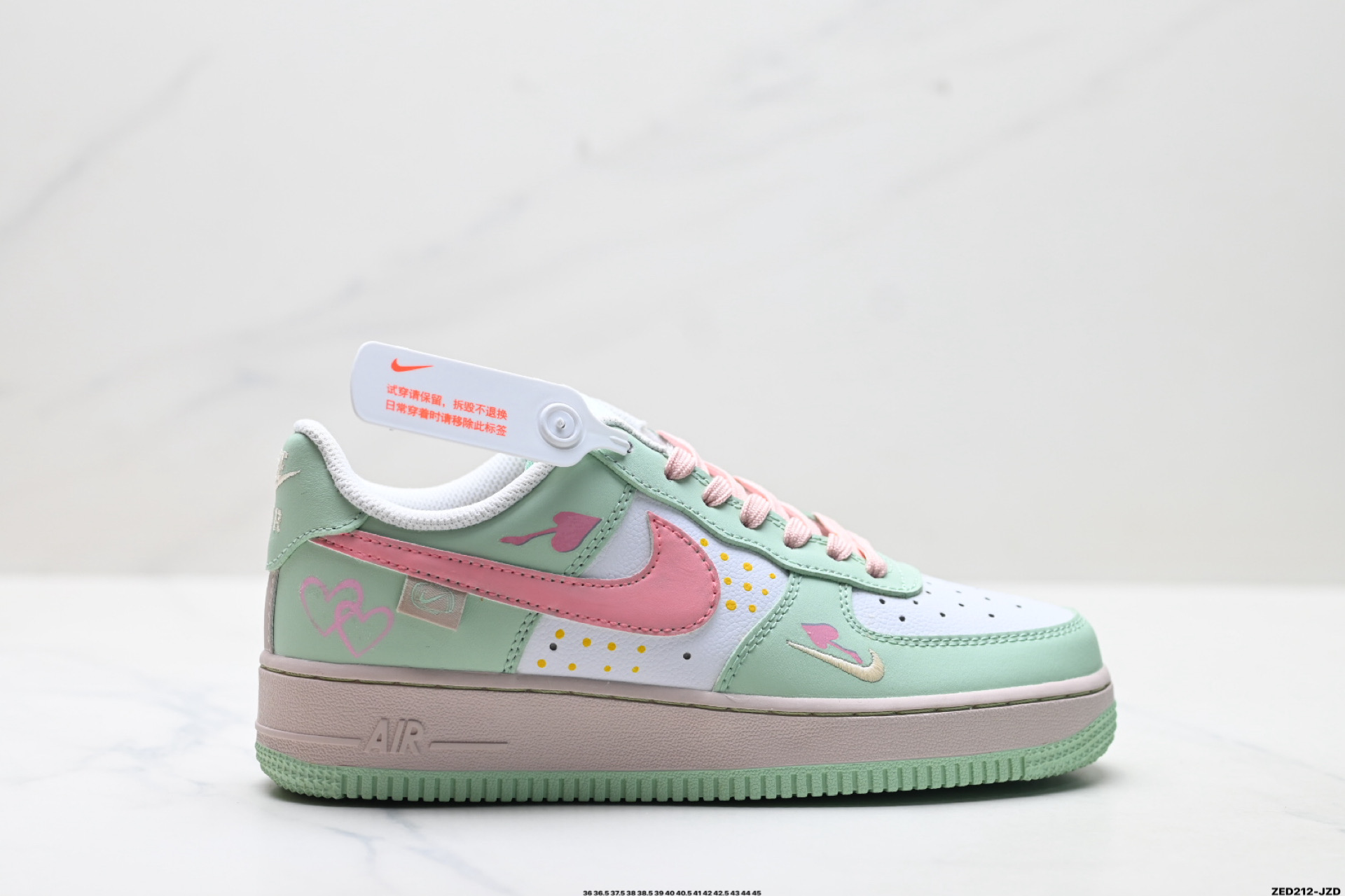 NIKE AIR FORCE 1‘07 LV8 DB3301-909