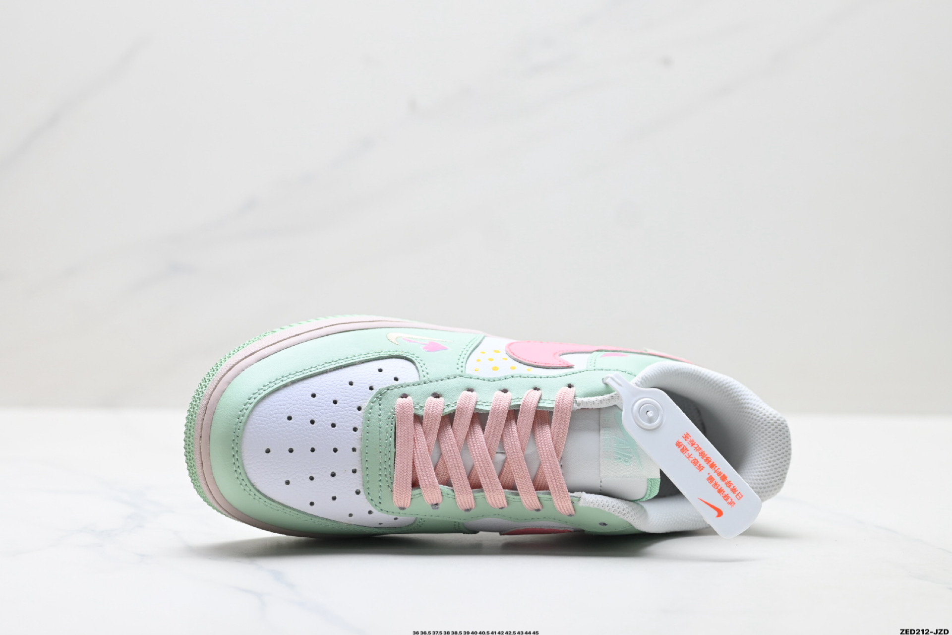 NIKE AIR FORCE 1‘07 LV8 DB3301-909