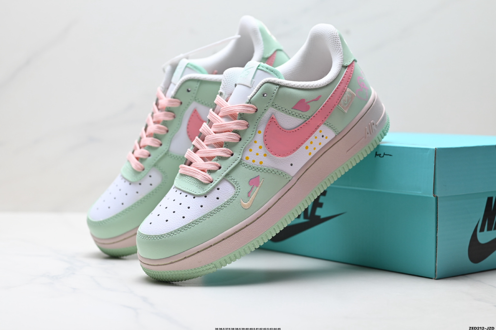 NIKE AIR FORCE 1‘07 LV8 DB3301-909