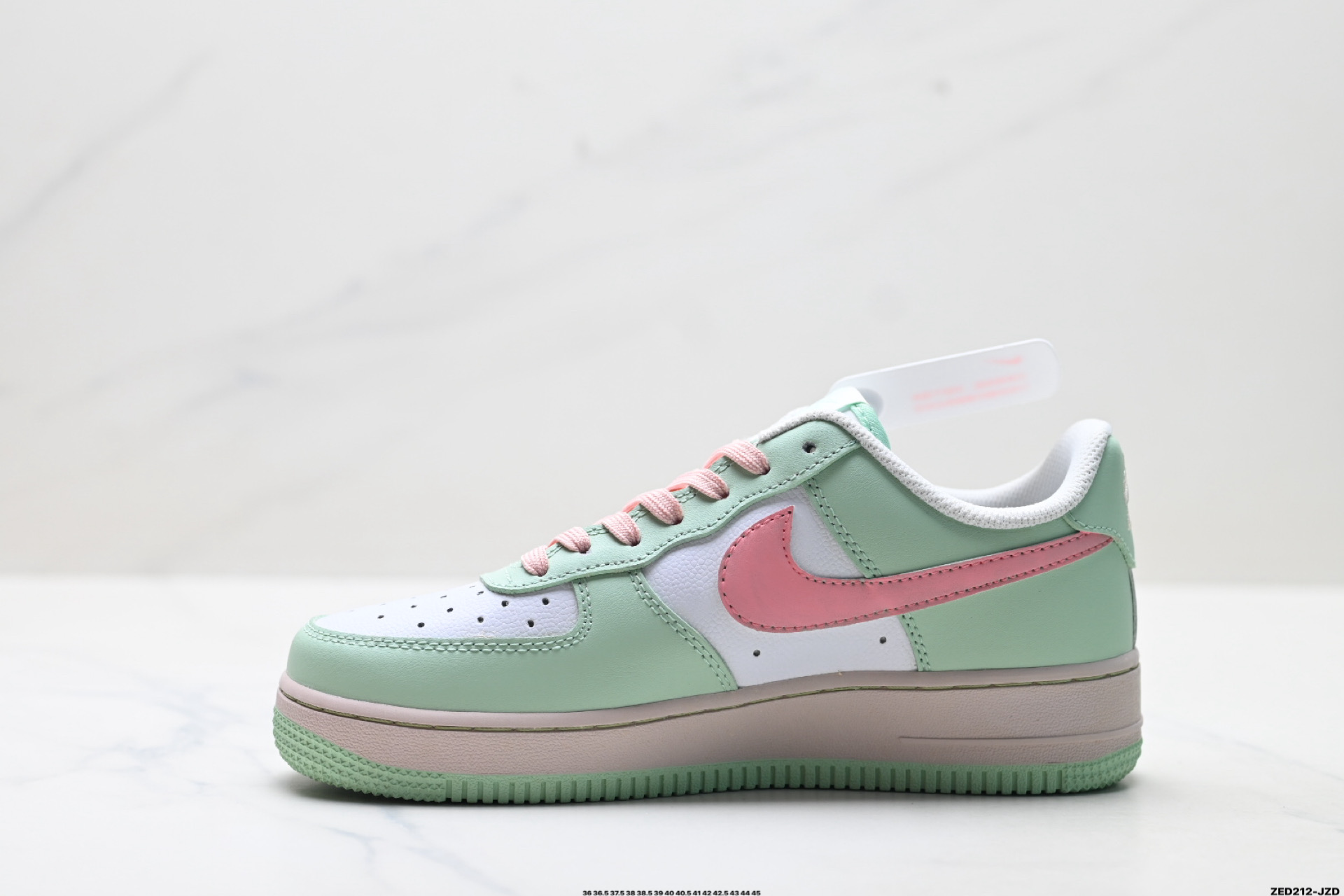 NIKE AIR FORCE 1‘07 LV8 DB3301-909