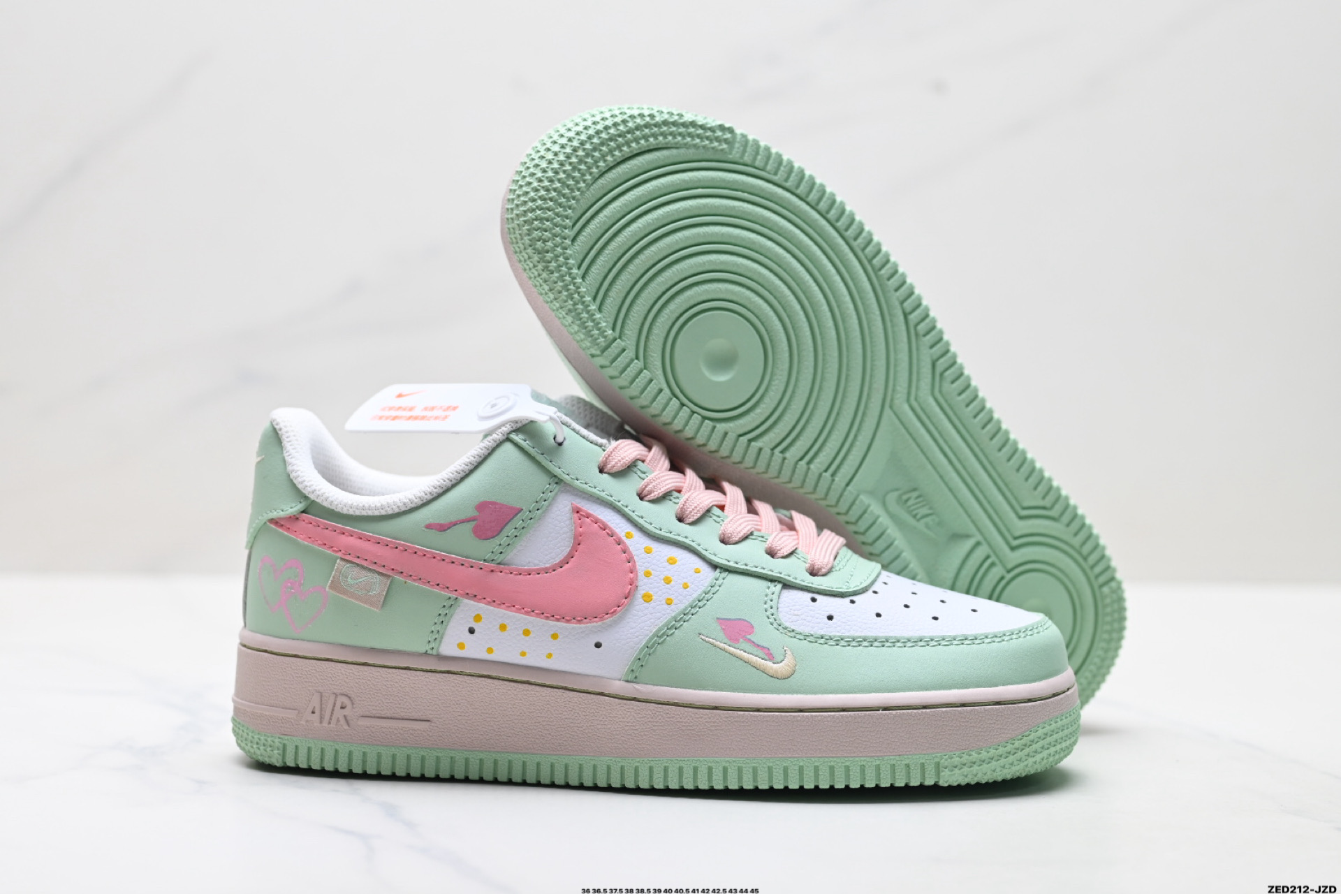 NIKE AIR FORCE 1‘07 LV8 DB3301-909
