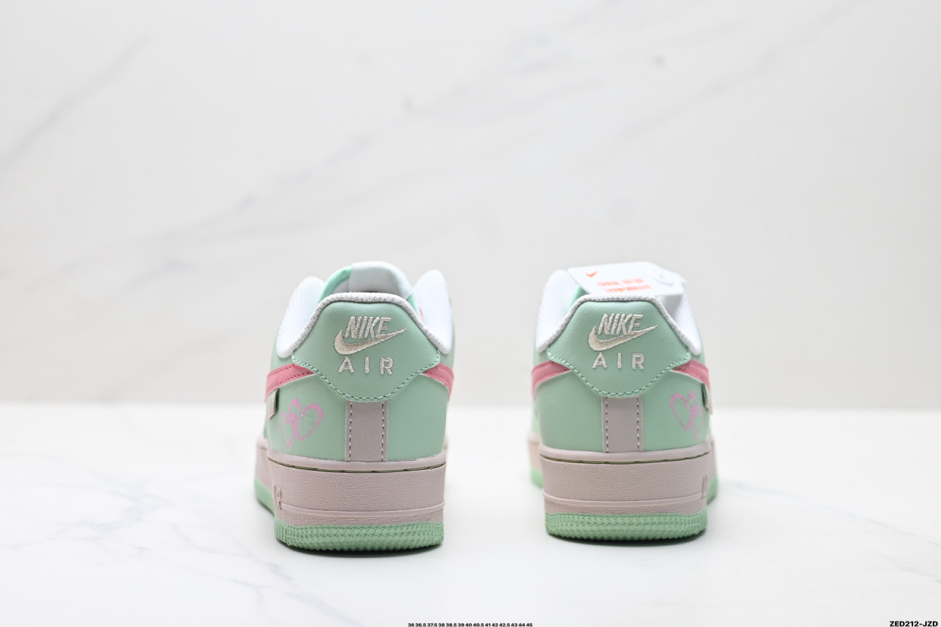 NIKE AIR FORCE 1‘07 LV8 DB3301-909