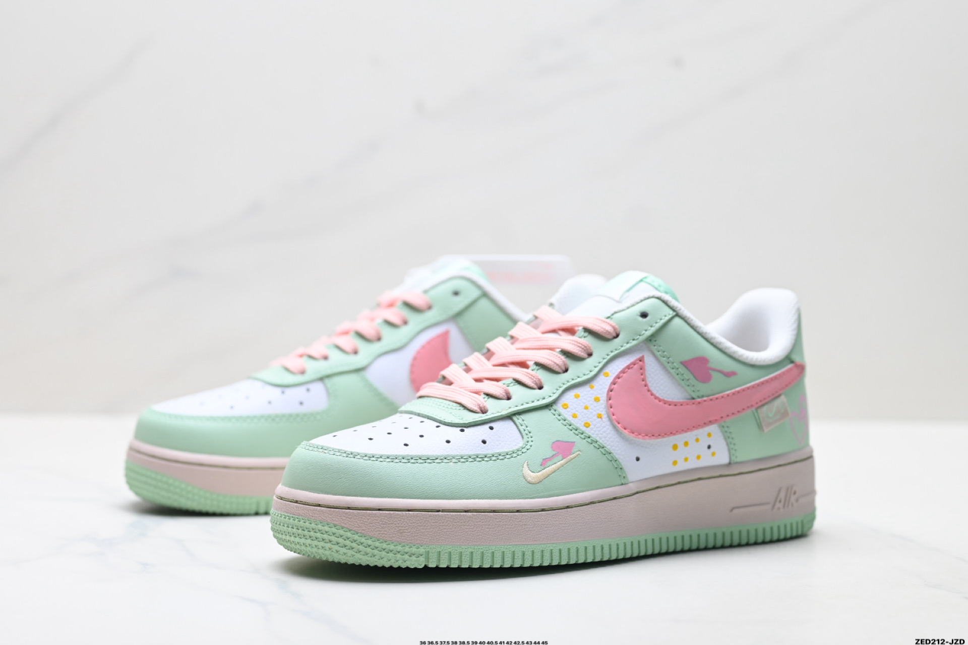 NIKE AIR FORCE 1‘07 LV8 DB3301-909