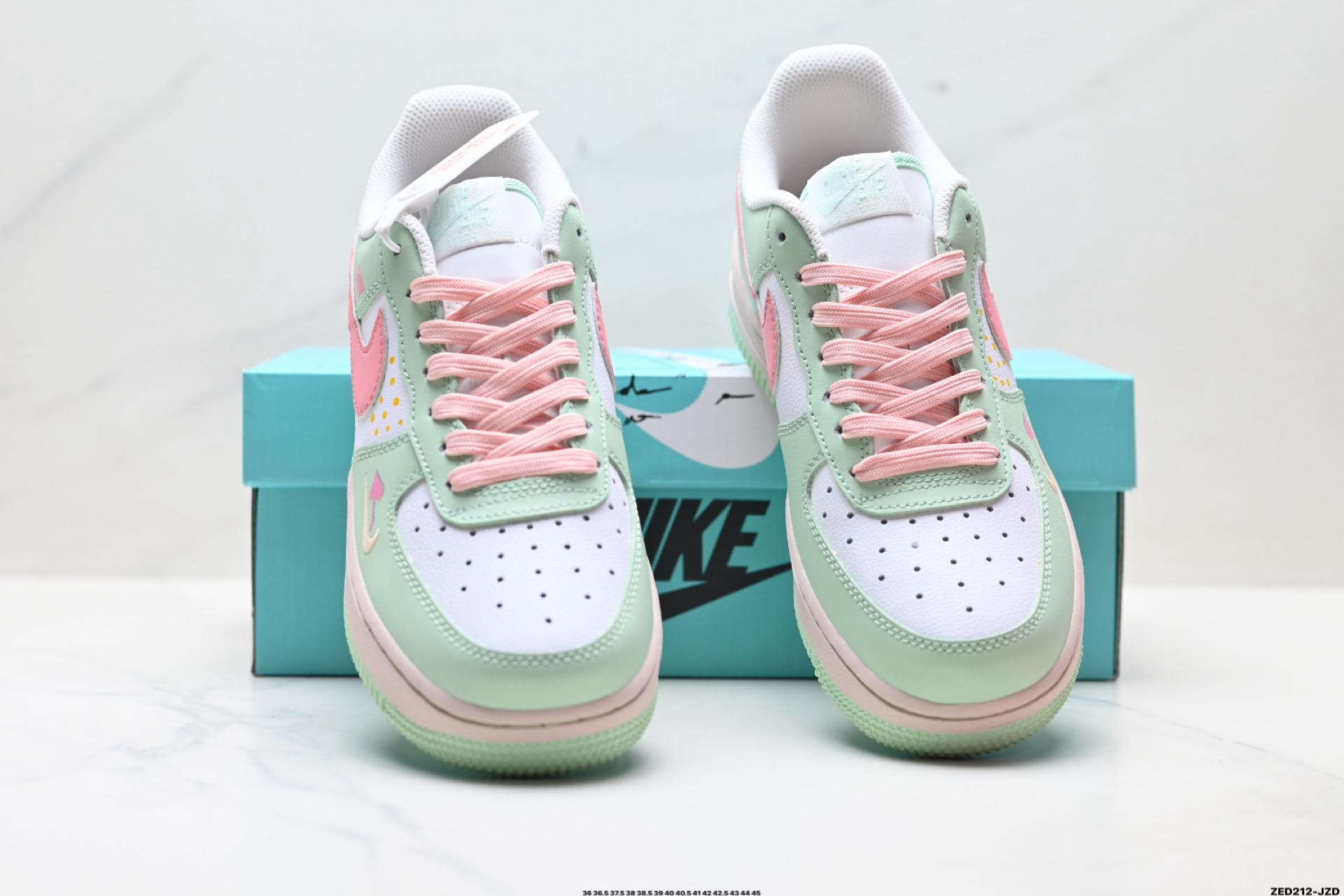 NIKE AIR FORCE 1‘07 LV8 DB3301-909