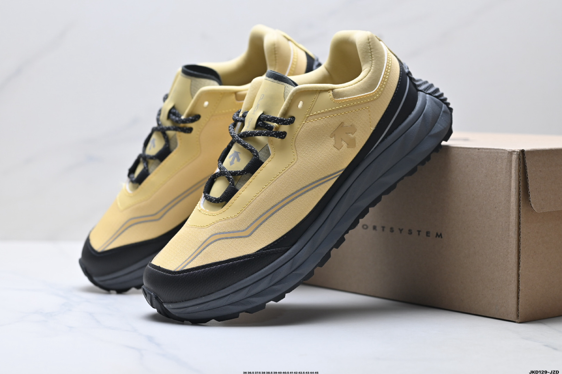 迪桑特DESCENTE TERRAIND 舒适柔软 防滑耐磨低帮 登山鞋 SQ323LCR92