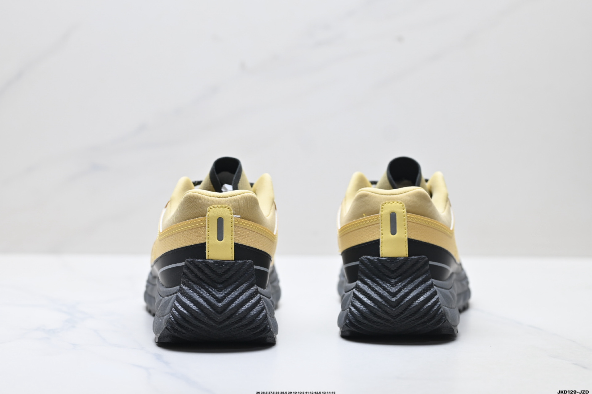 迪桑特DESCENTE TERRAIND 舒适柔软 防滑耐磨低帮 登山鞋 SQ323LCR92