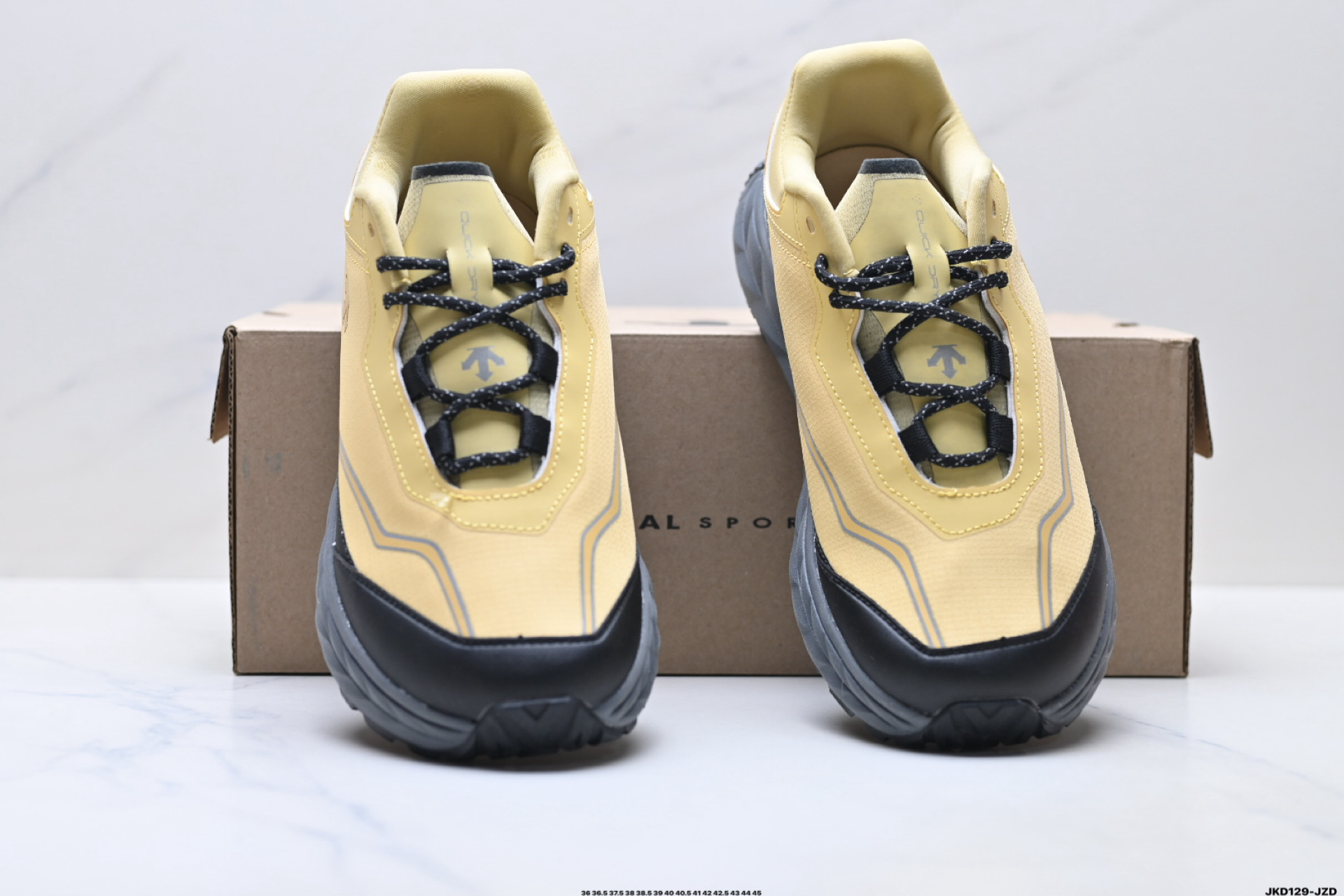 迪桑特DESCENTE TERRAIND 舒适柔软 防滑耐磨低帮 登山鞋 SQ323LCR92