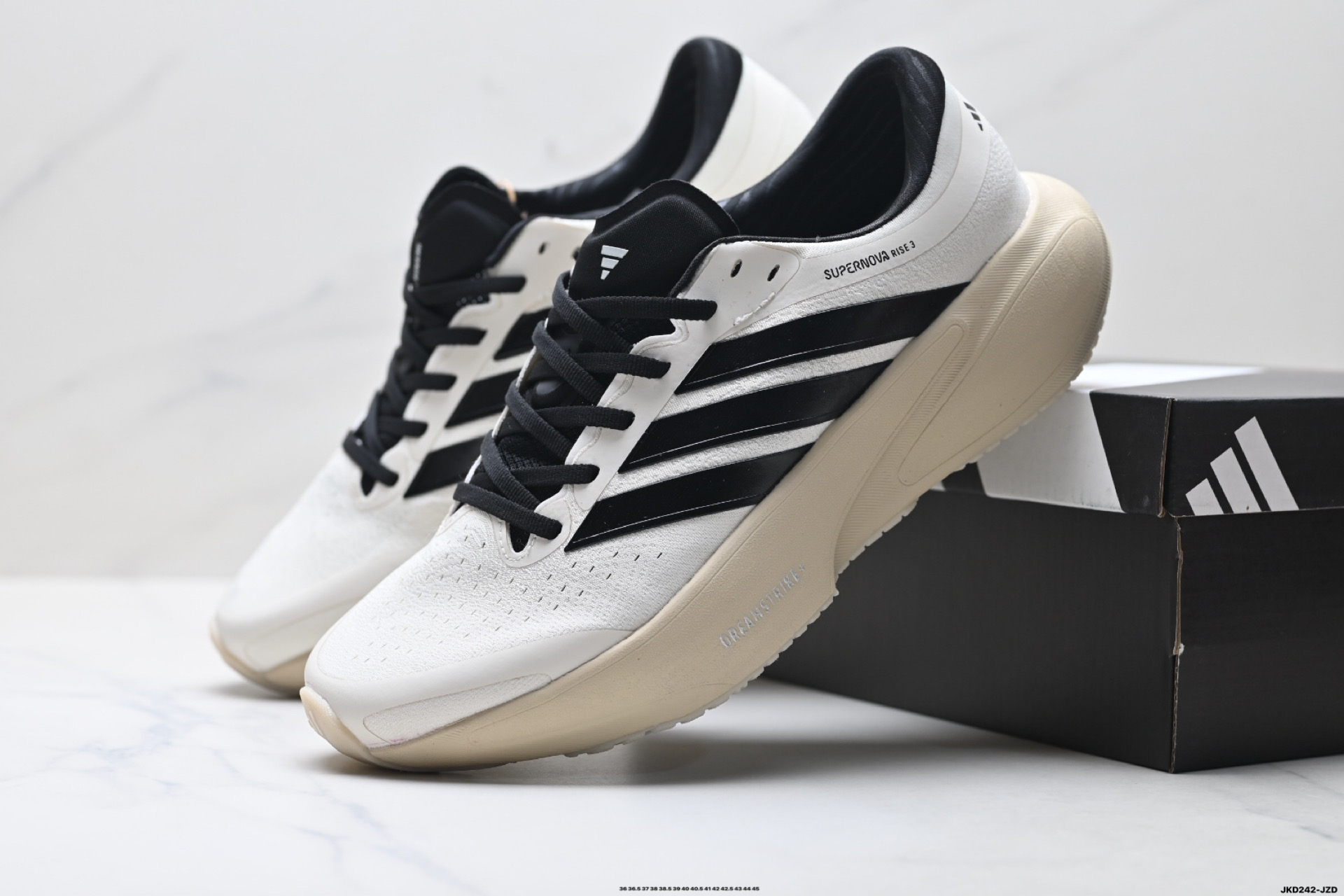 Adidas Primeweave 阿迪达斯 减震回弹 运动透气休闲跑步鞋 KK1203