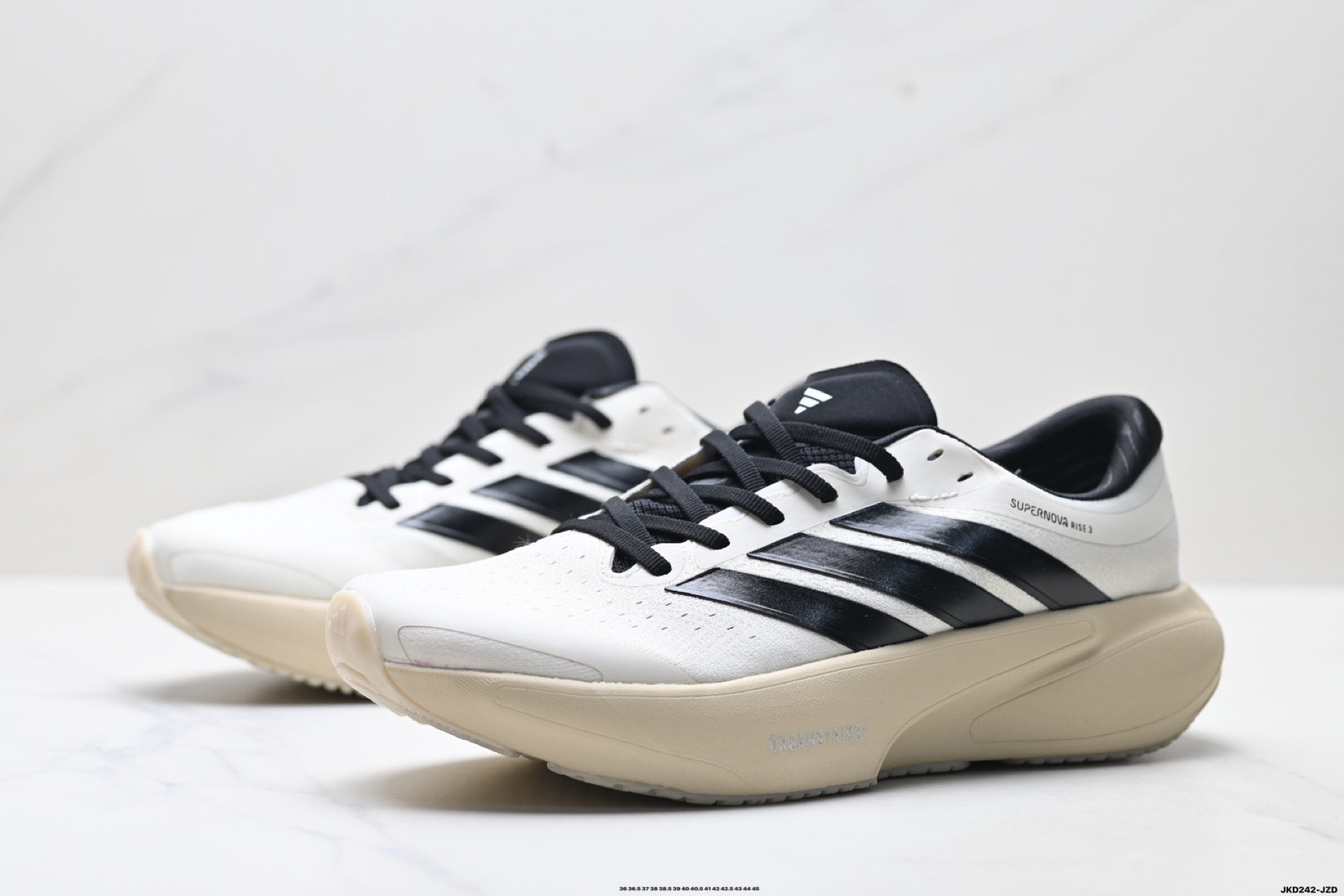 Adidas Primeweave 阿迪达斯 减震回弹 运动透气休闲跑步鞋 KK1203
