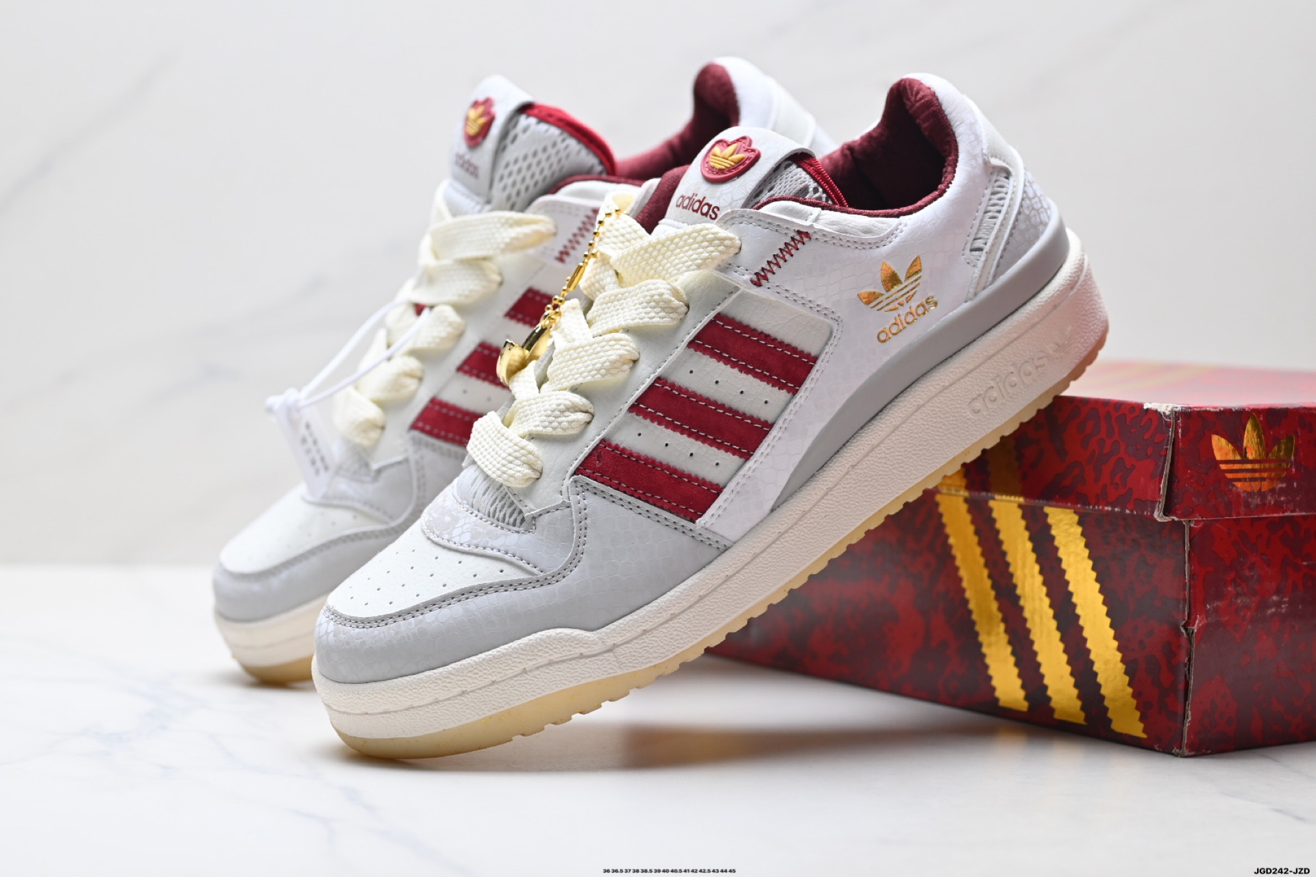 Adidas Forum Low CL 蛇年限定 阿迪达斯 低帮百搭潮流休闲运动板鞋 JP10009-莆田鞋,莆田鞋货源,高仿鞋,高仿鞋货源,安福档口,莆田高仿鞋,莆田鞋批发,高仿鞋批发,莆田高仿运动鞋,高仿运动鞋,莆田运动鞋 Adidas Forum Low CL 蛇年限定 阿迪达斯 低帮百搭潮流休闲运动板鞋 JP10009