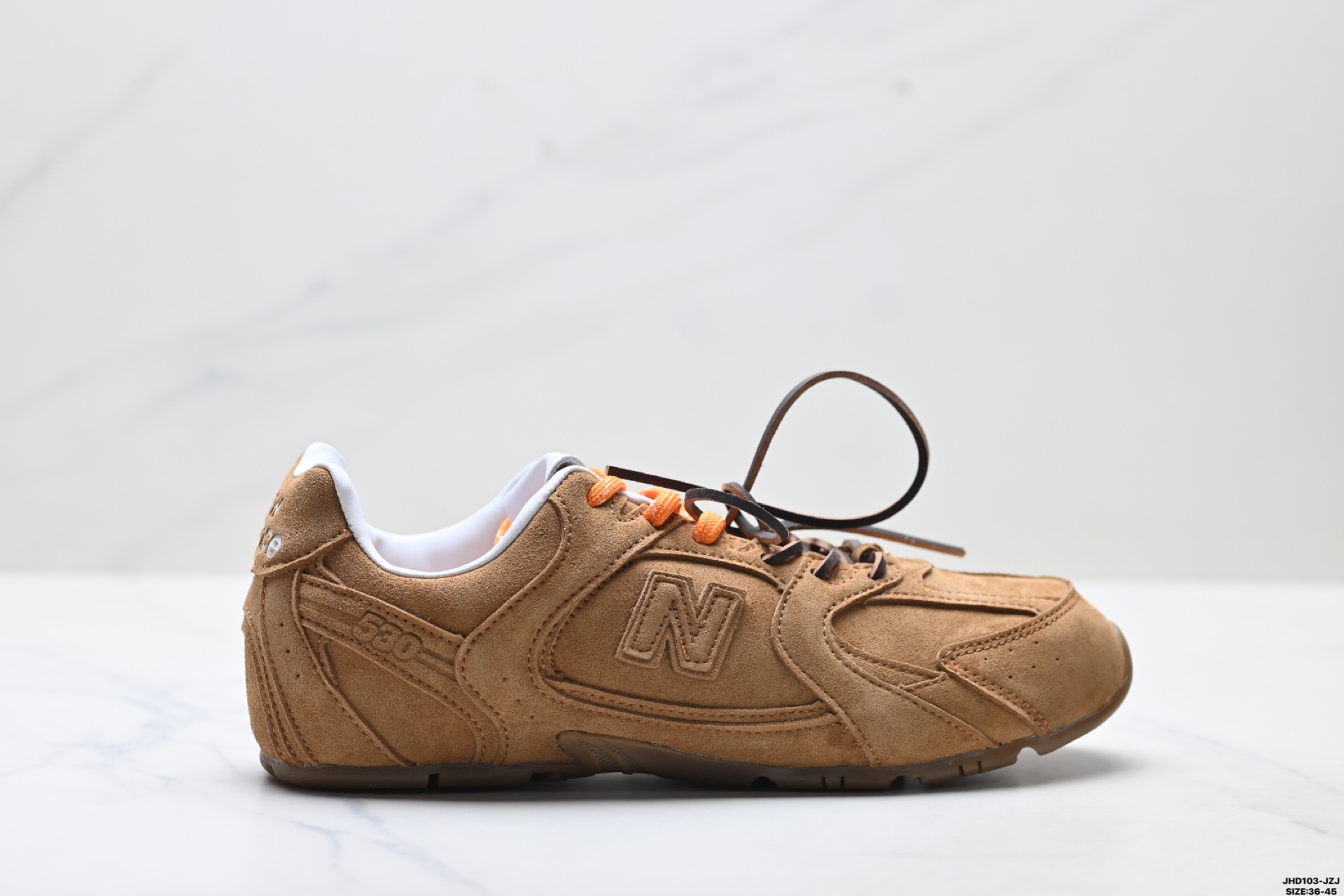 💰170
公司级✅MiuMiu x New Balance 530 SL系列新百伦 缪缪 低帮经典复古休闲运动慢跑鞋
美拉德配色打造全新跨界合作
该运动鞋采用解构和轻盈的设计
带点彷旧日的布料包覆着 New Balance 530的轮廓 刻意磨损 不均匀的皮革色调
让波鞋多了不同的个性 这款联名鞋款配有双鞋带设计 营造出随性系起的感觉
尺码:36-45
ID:JHD103-JZJ